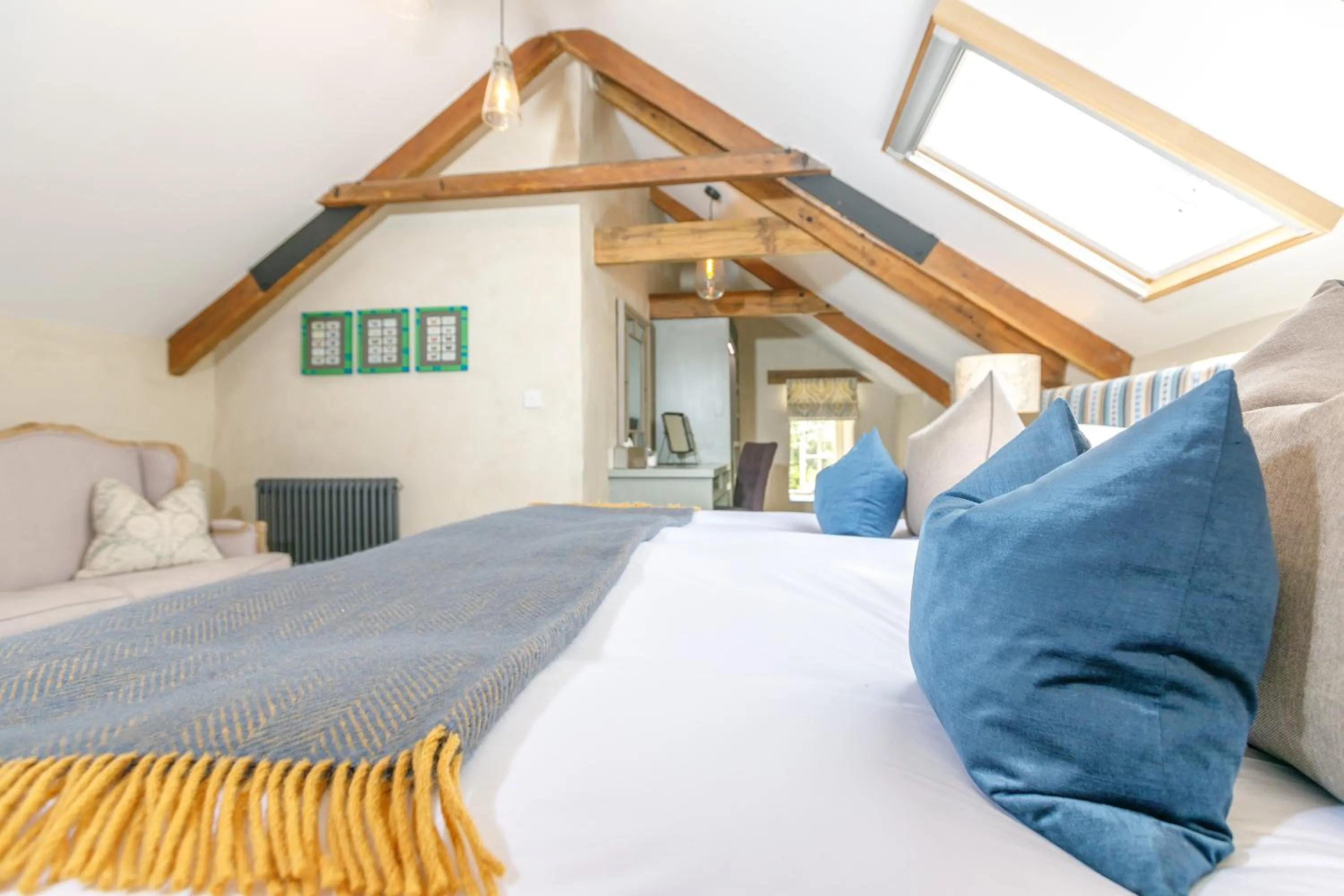 Photo of the whole room, Bed in Trewornan Manor