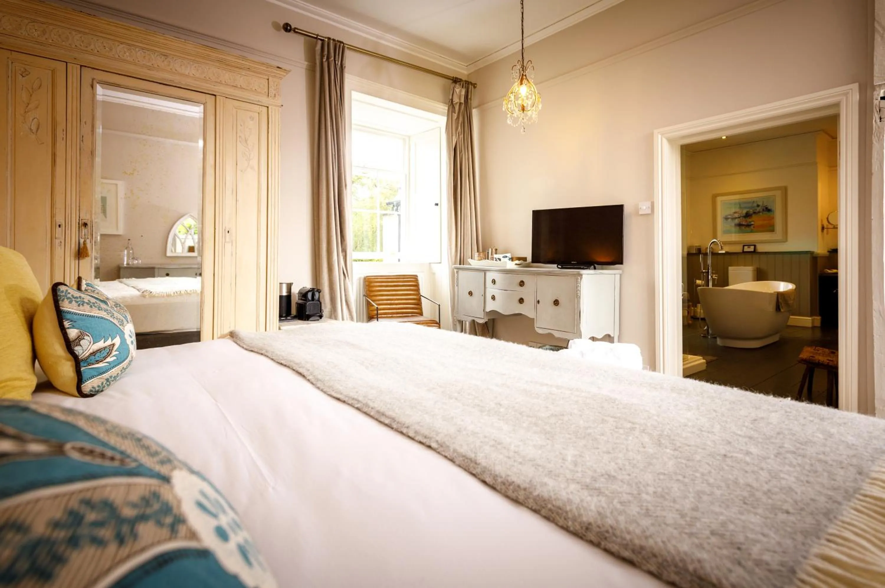 Bedroom, Bed in Trewornan Manor