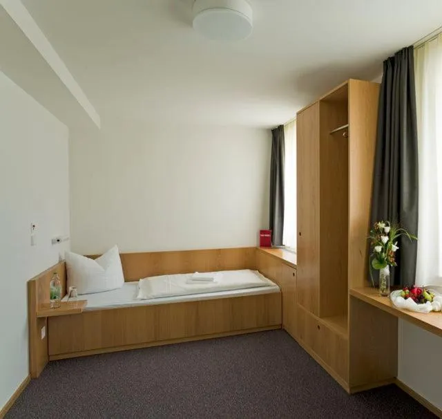 Photo of the whole room, Bed in Burkardushaus, Tagungszentrum am Dom