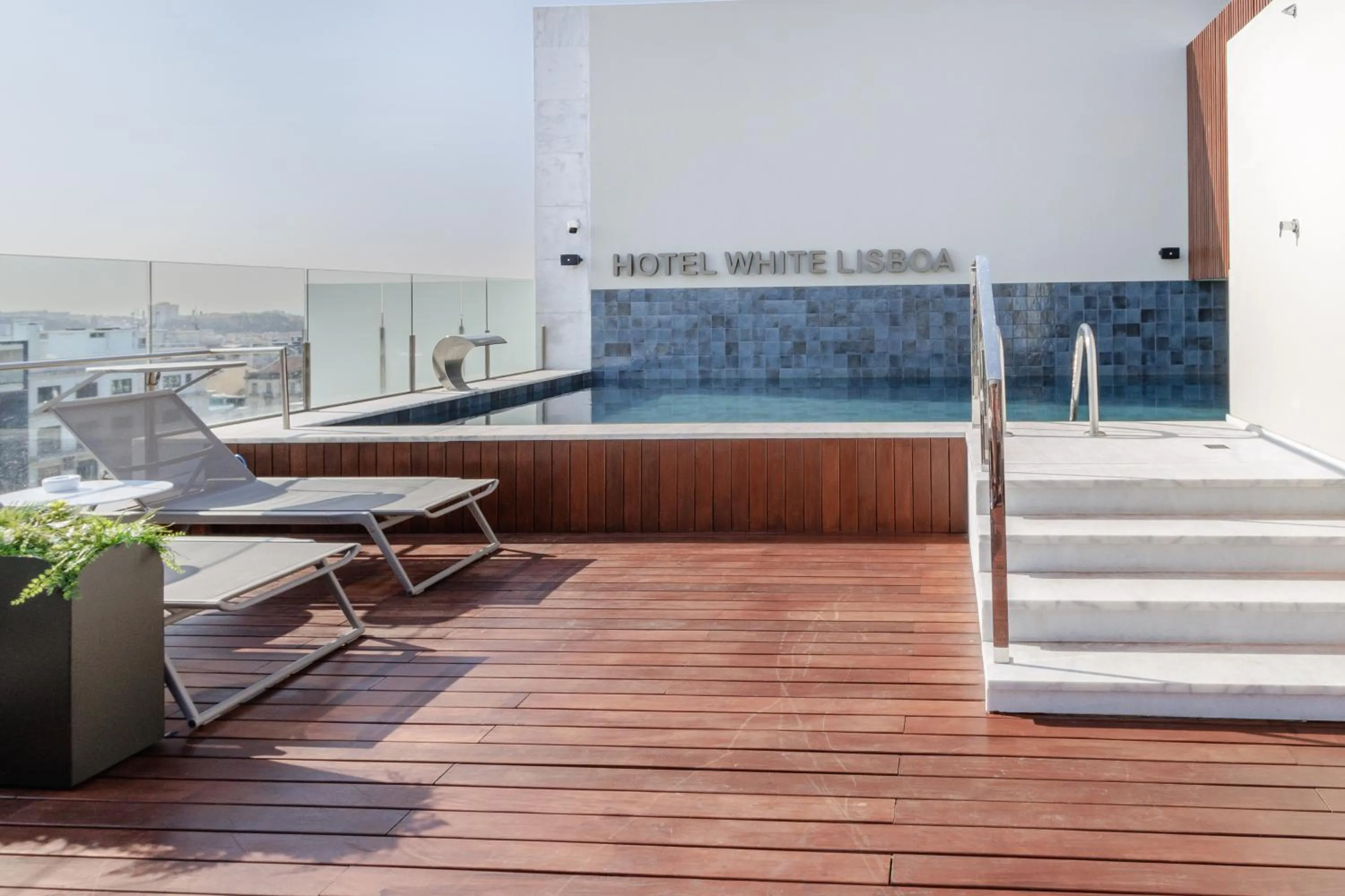 Swimming pool in Hotel White Lisboa