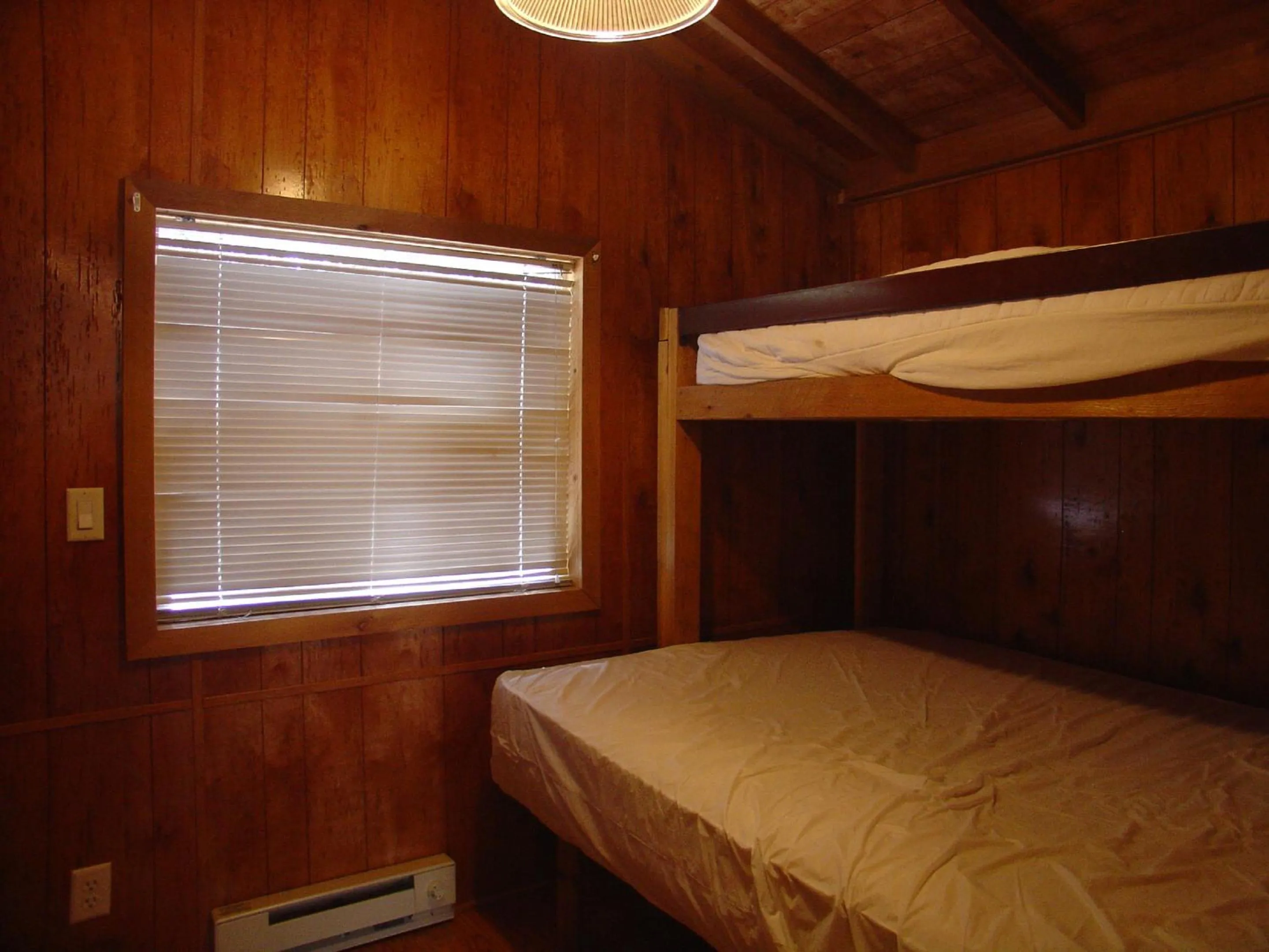 Bed in Idyllwild Camping Resort Cabin