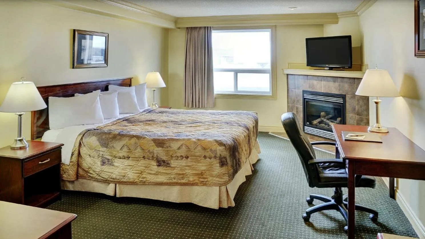 TV and multimedia, Bed in Nova Inn Peace River