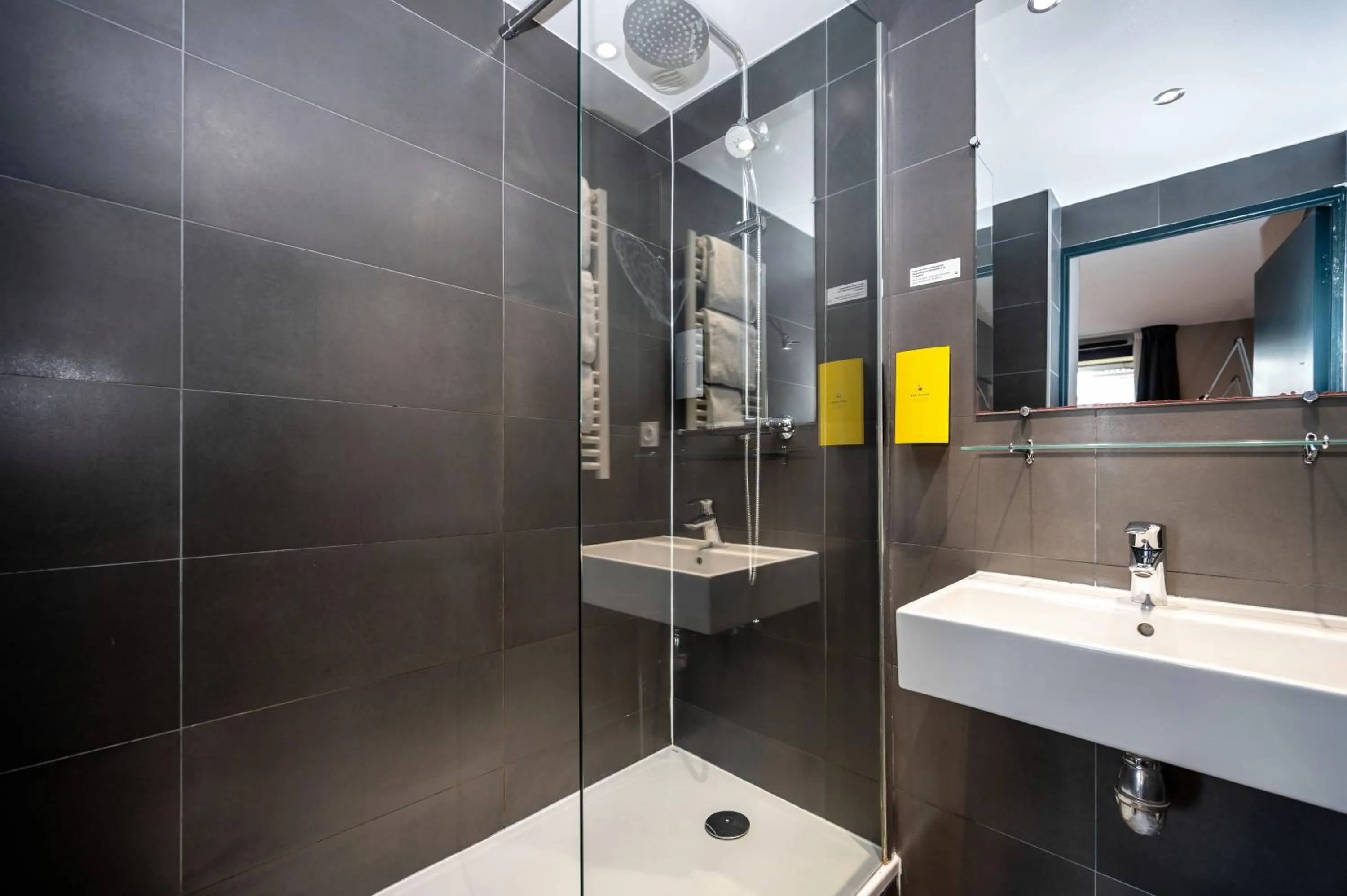 Shower in Staycity Aparthotels Marseille Centre Vieux Port