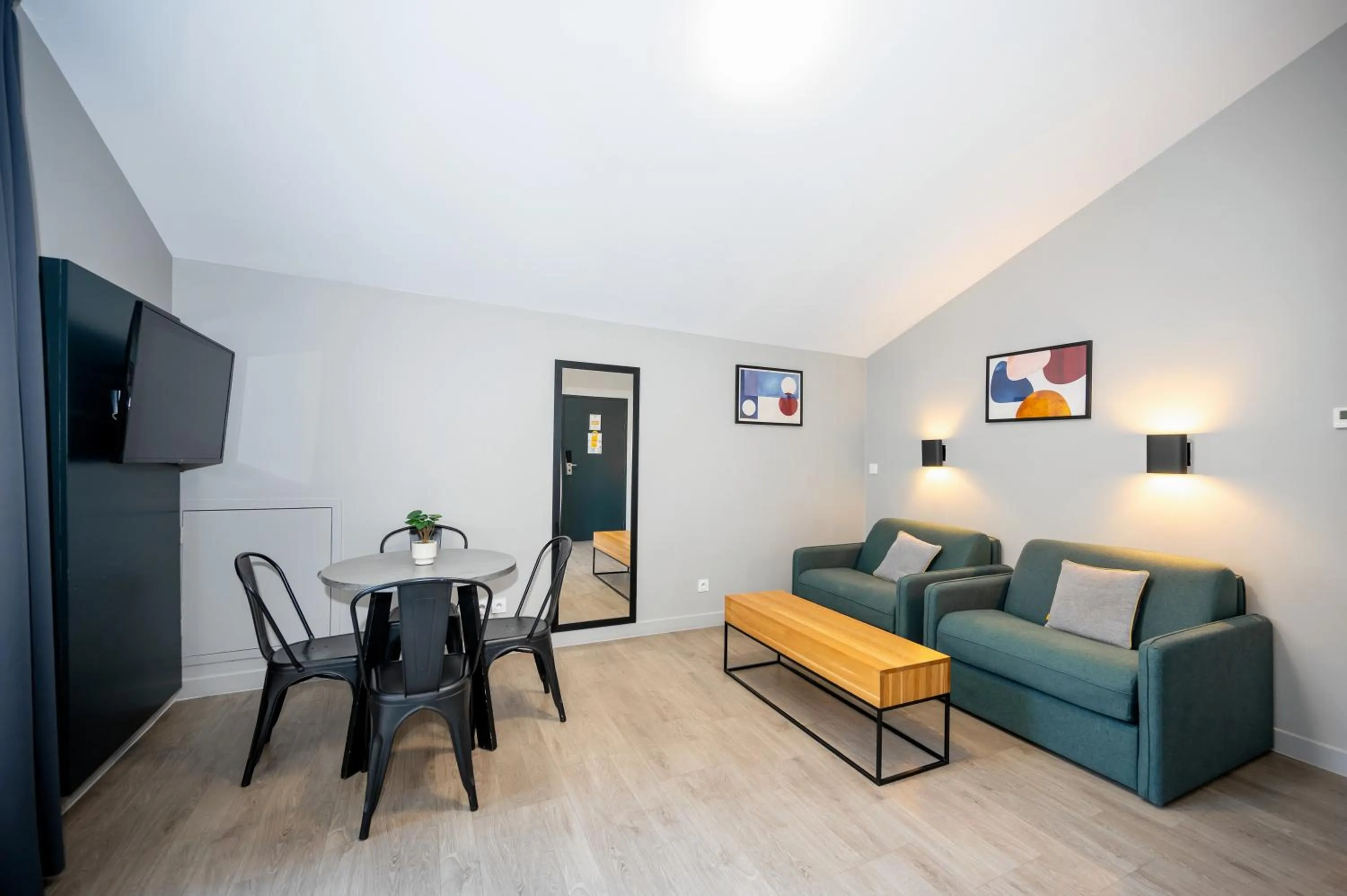 TV and multimedia in Staycity Aparthotels Marseille Centre Vieux Port