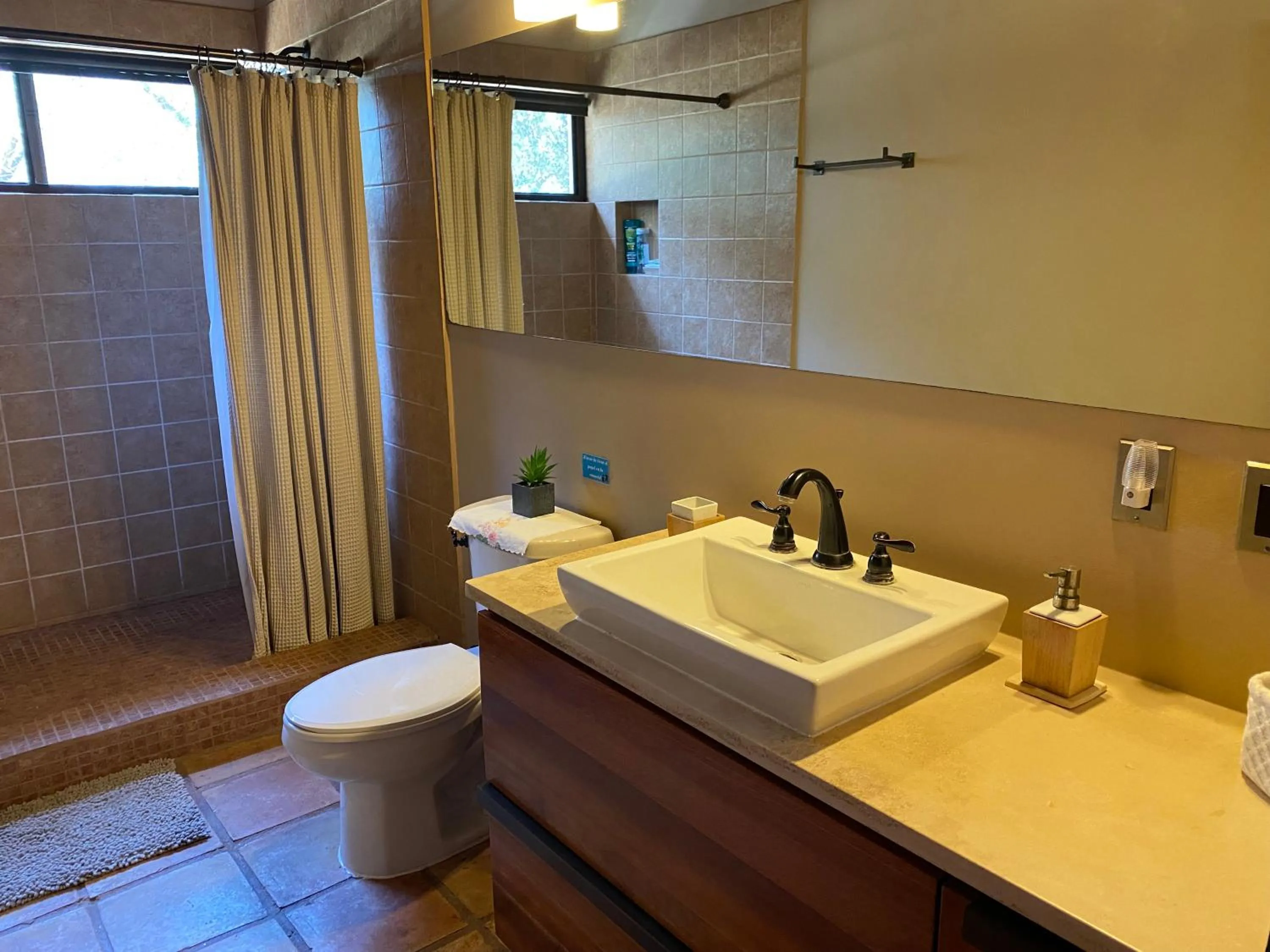 Shower in Rancho Toros Pintos