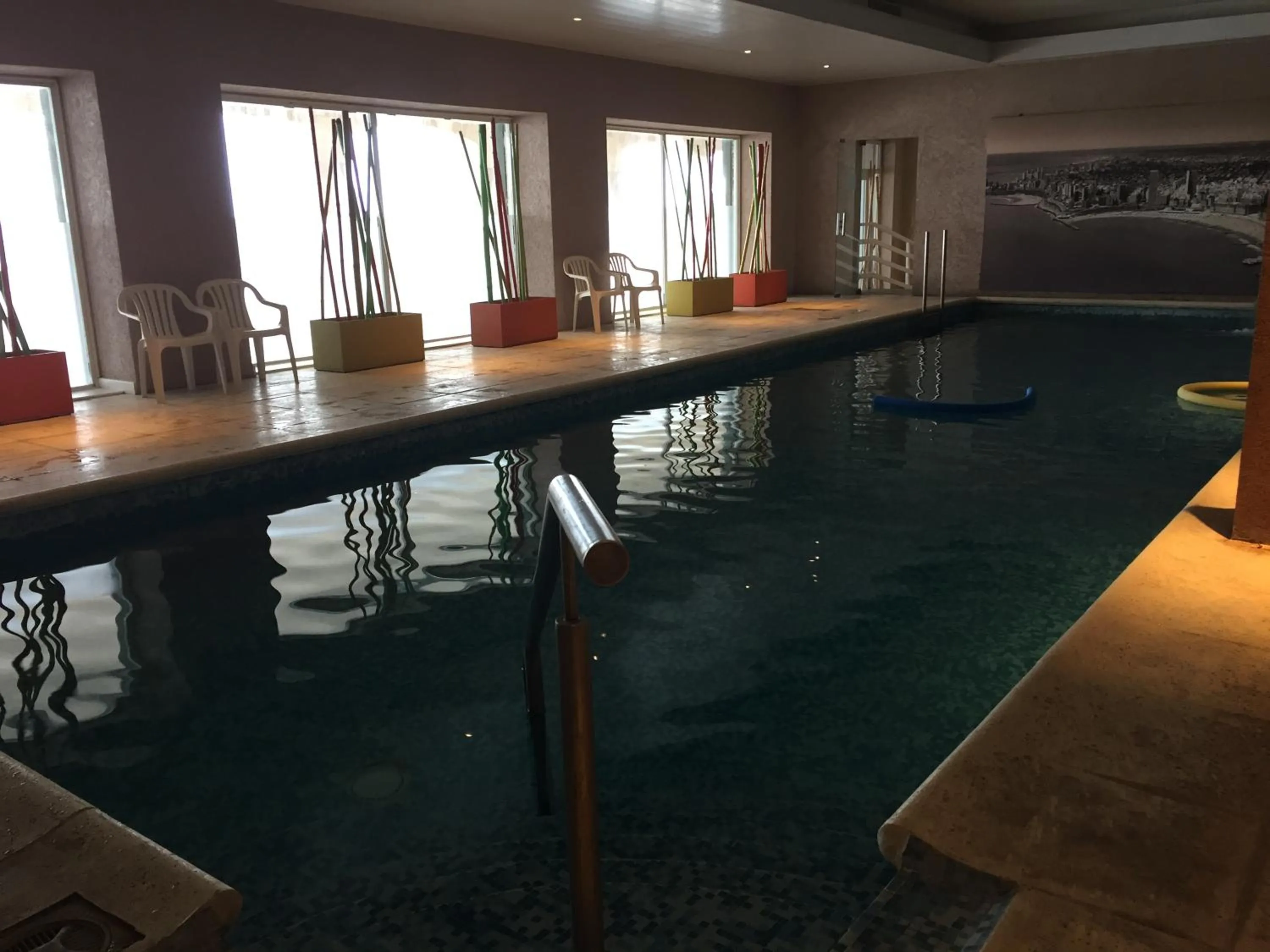 Swimming pool in NH Gran Hotel Provincial