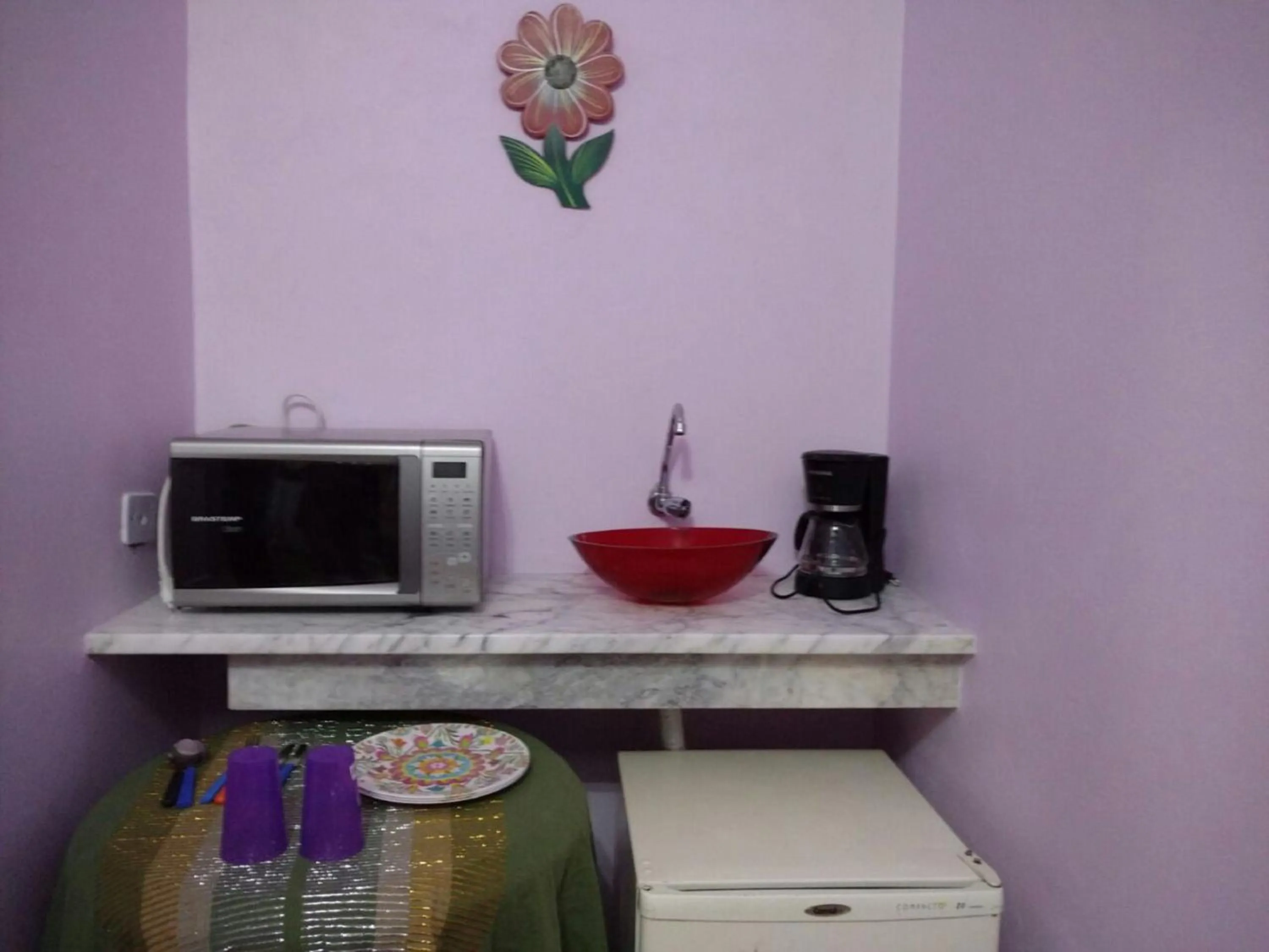 Coffee/tea facilities in Suites Canto dos Passaros