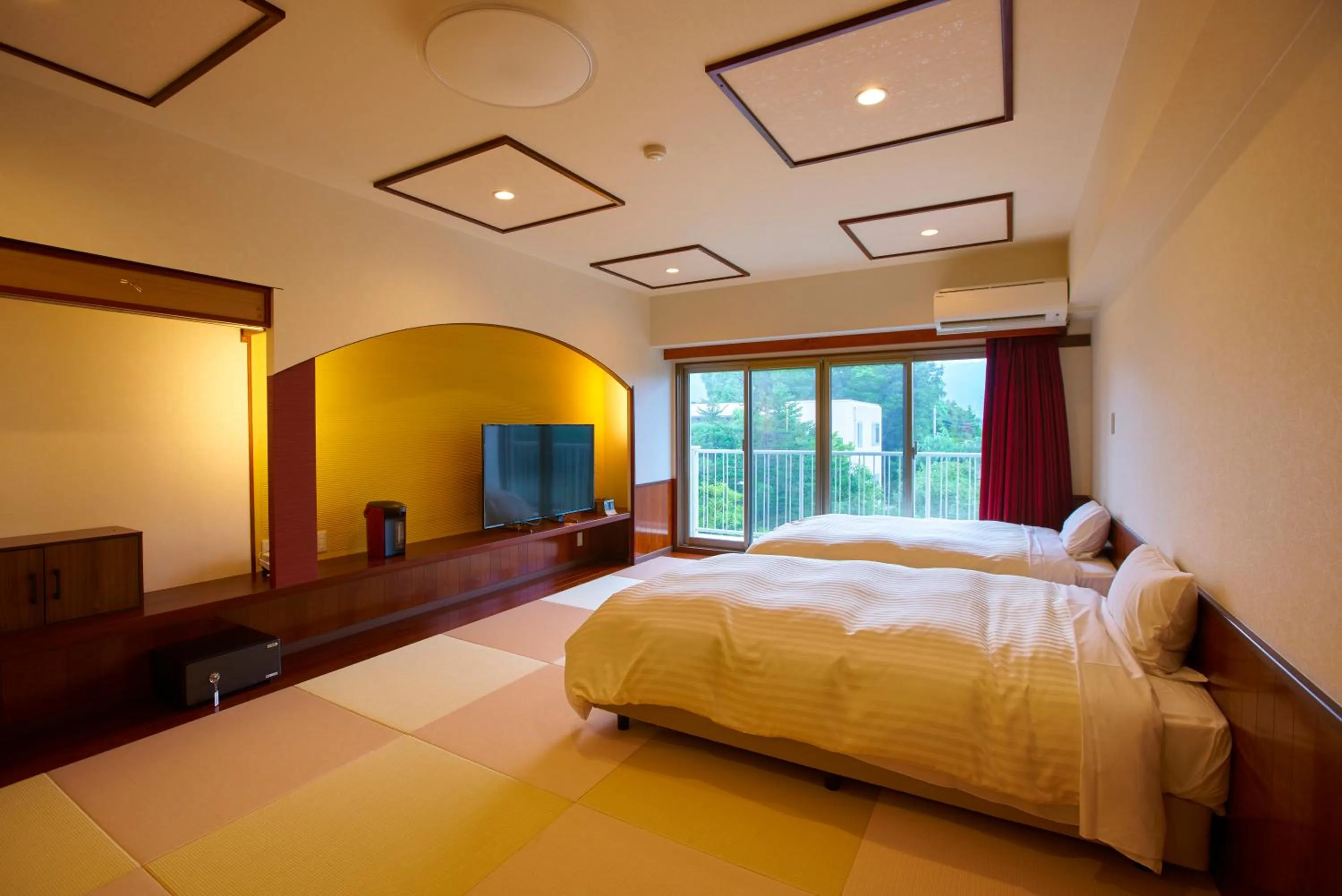Photo of the whole room, Bed in Ooedo Onsen Monogatari Hotel Shinko