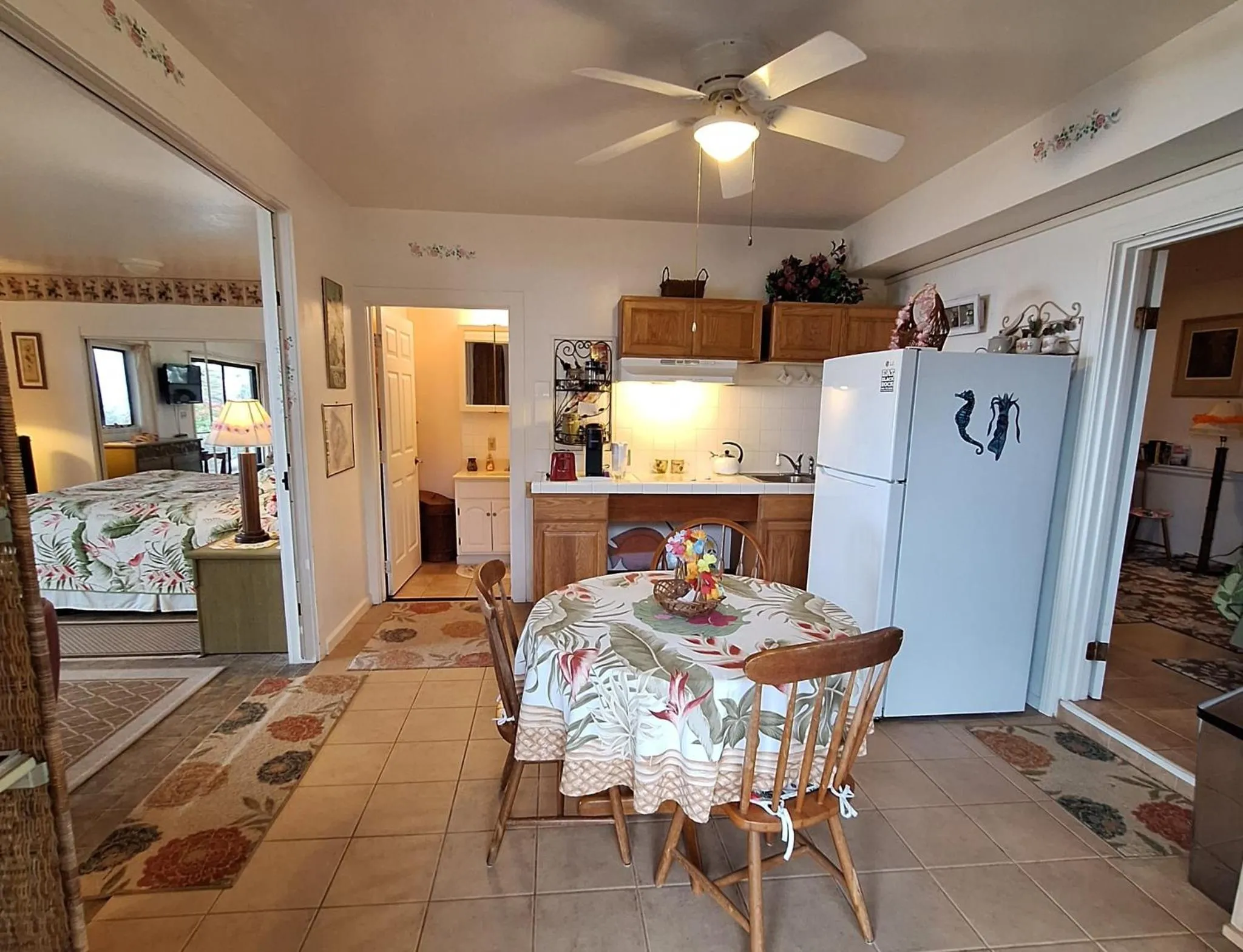 Kitchen or kitchenette in Belle Vue Kona Inc