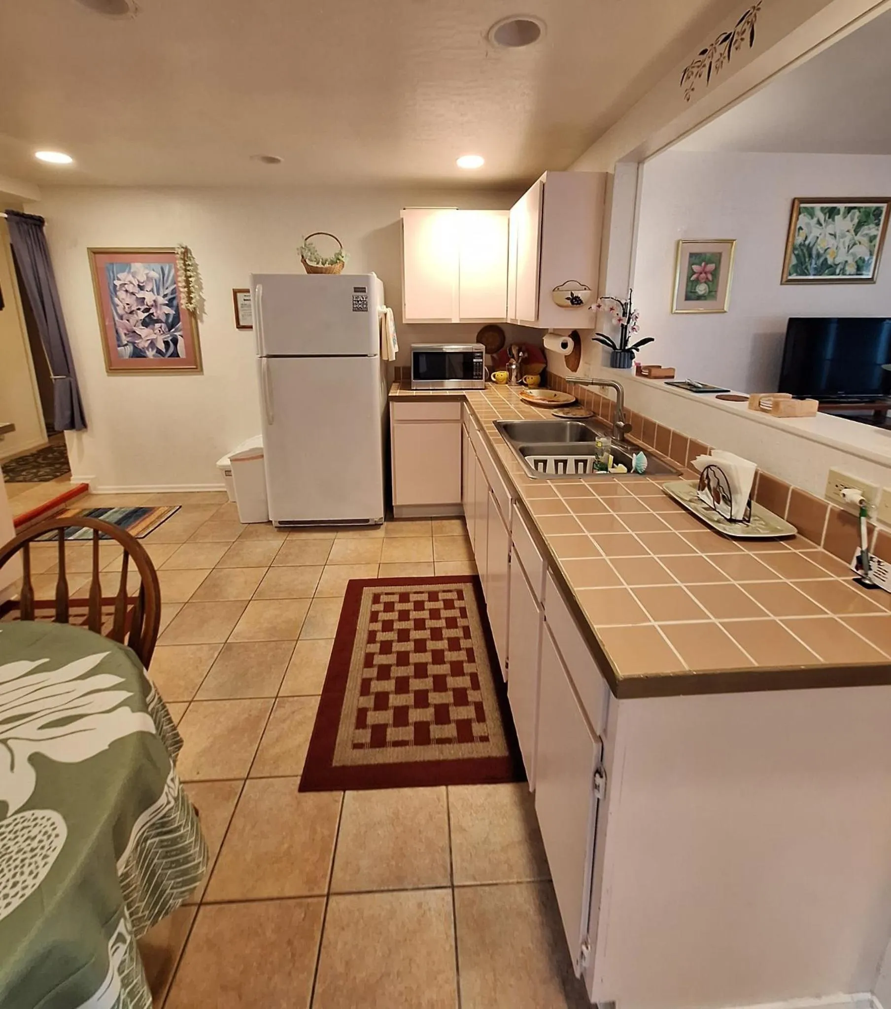 Kitchen or kitchenette in Belle Vue Kona Inc