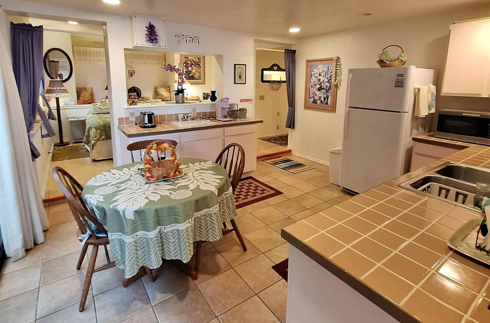 Kitchen or kitchenette in Belle Vue Kona Inc