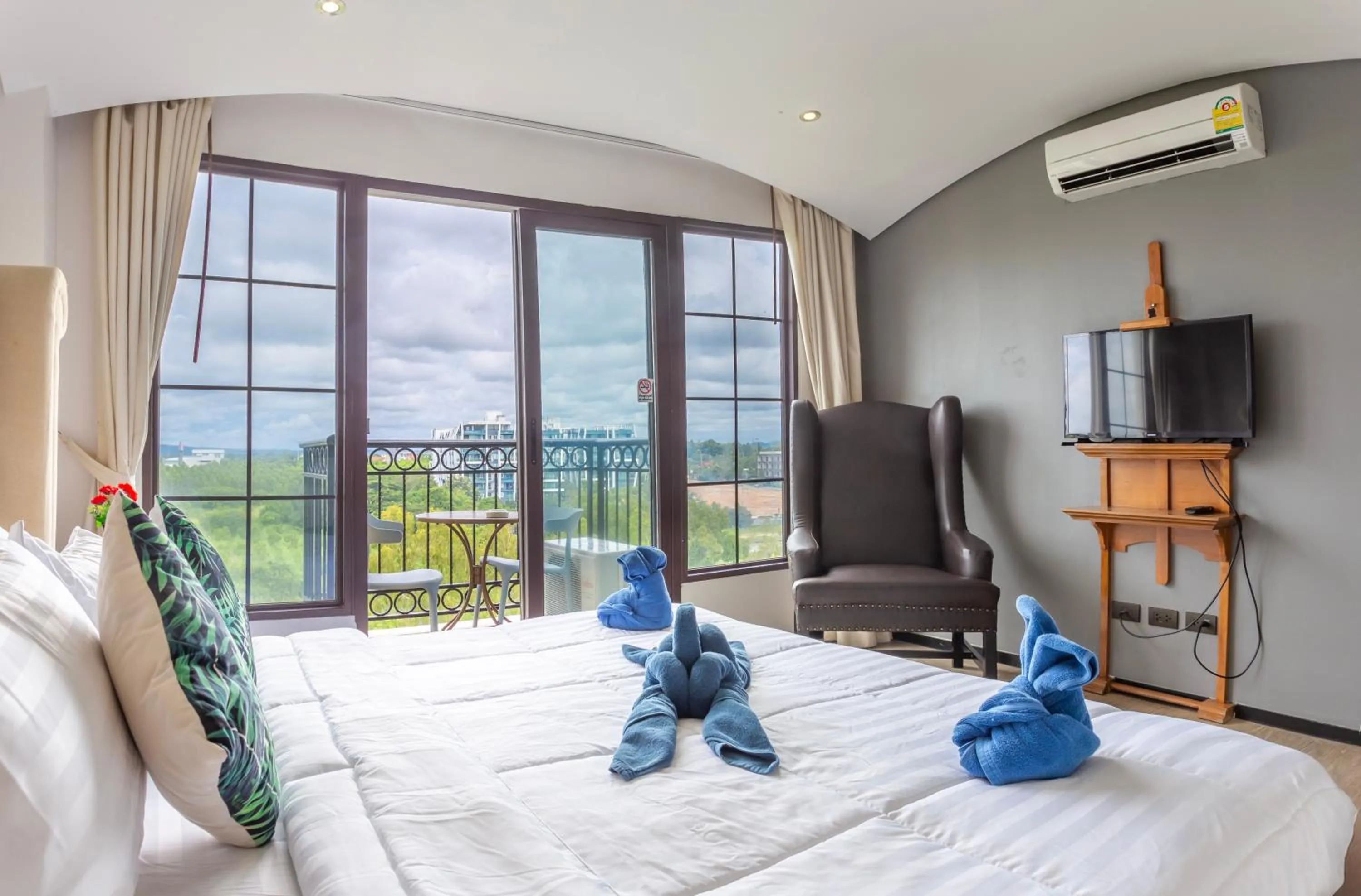 Bed in Venetian Resort Pattaya