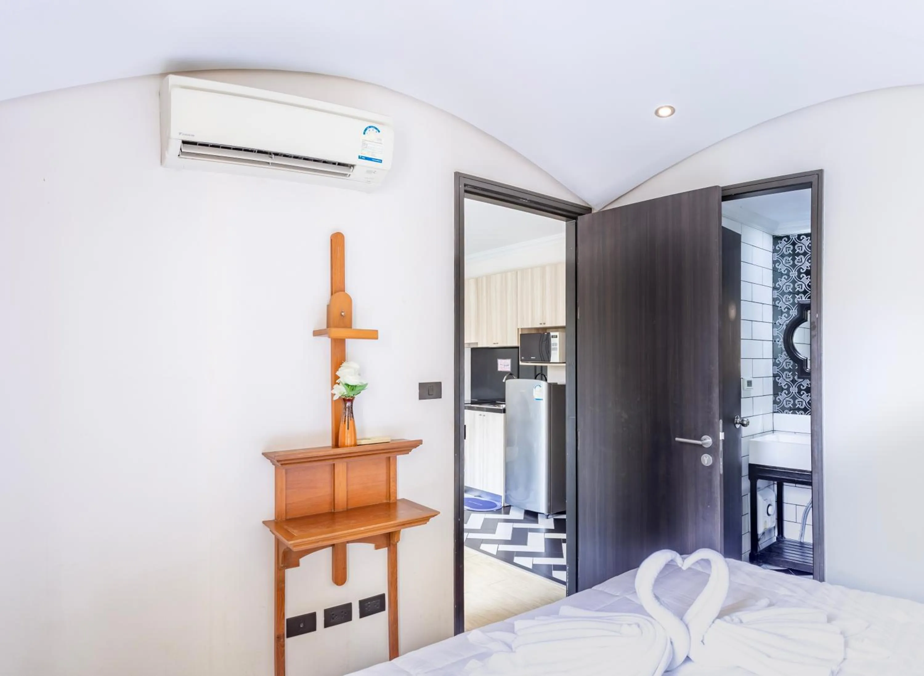 Photo of the whole room, Bed in Venetian Resort Pattaya