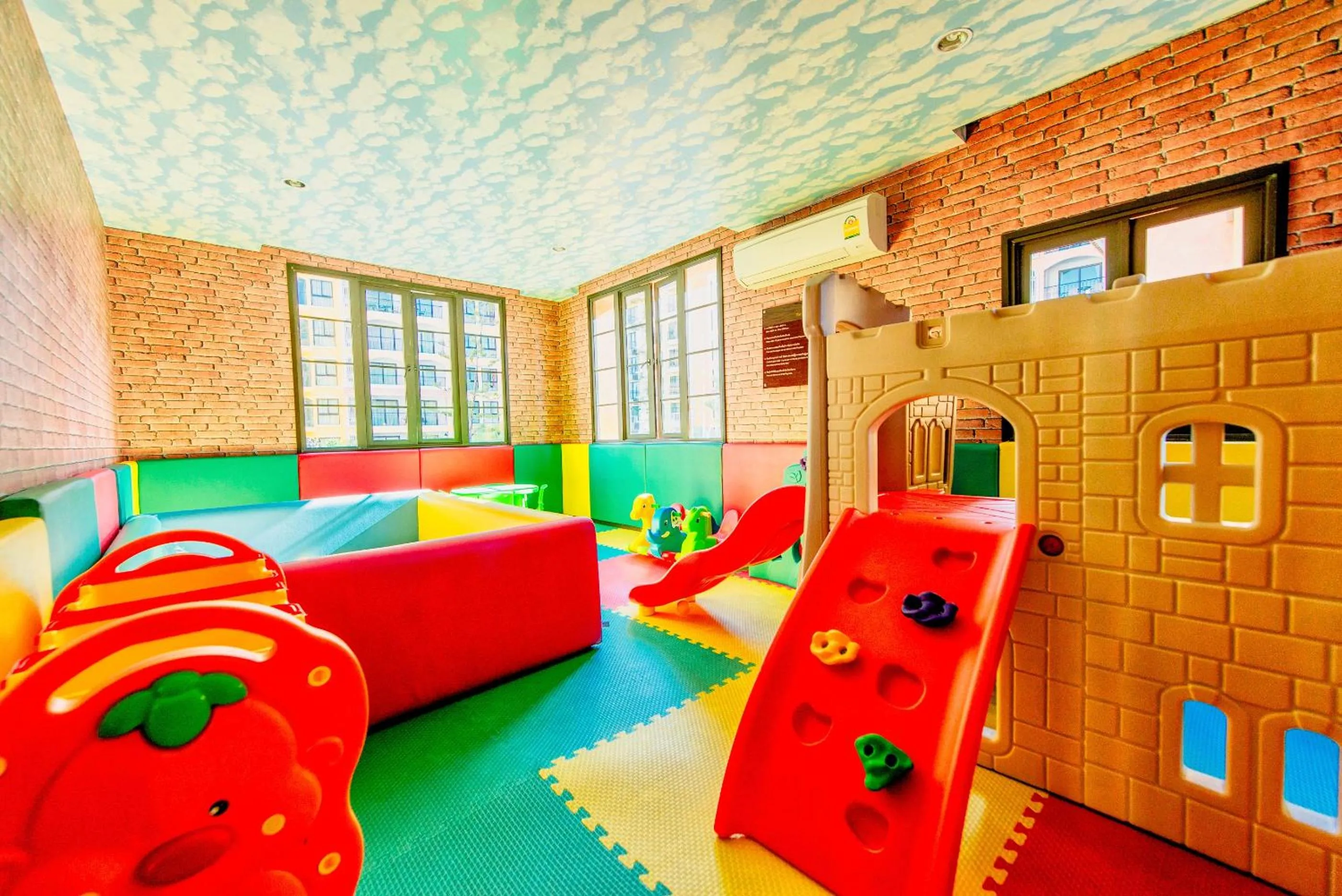 Children play ground, Bed in Venetian Resort Pattaya