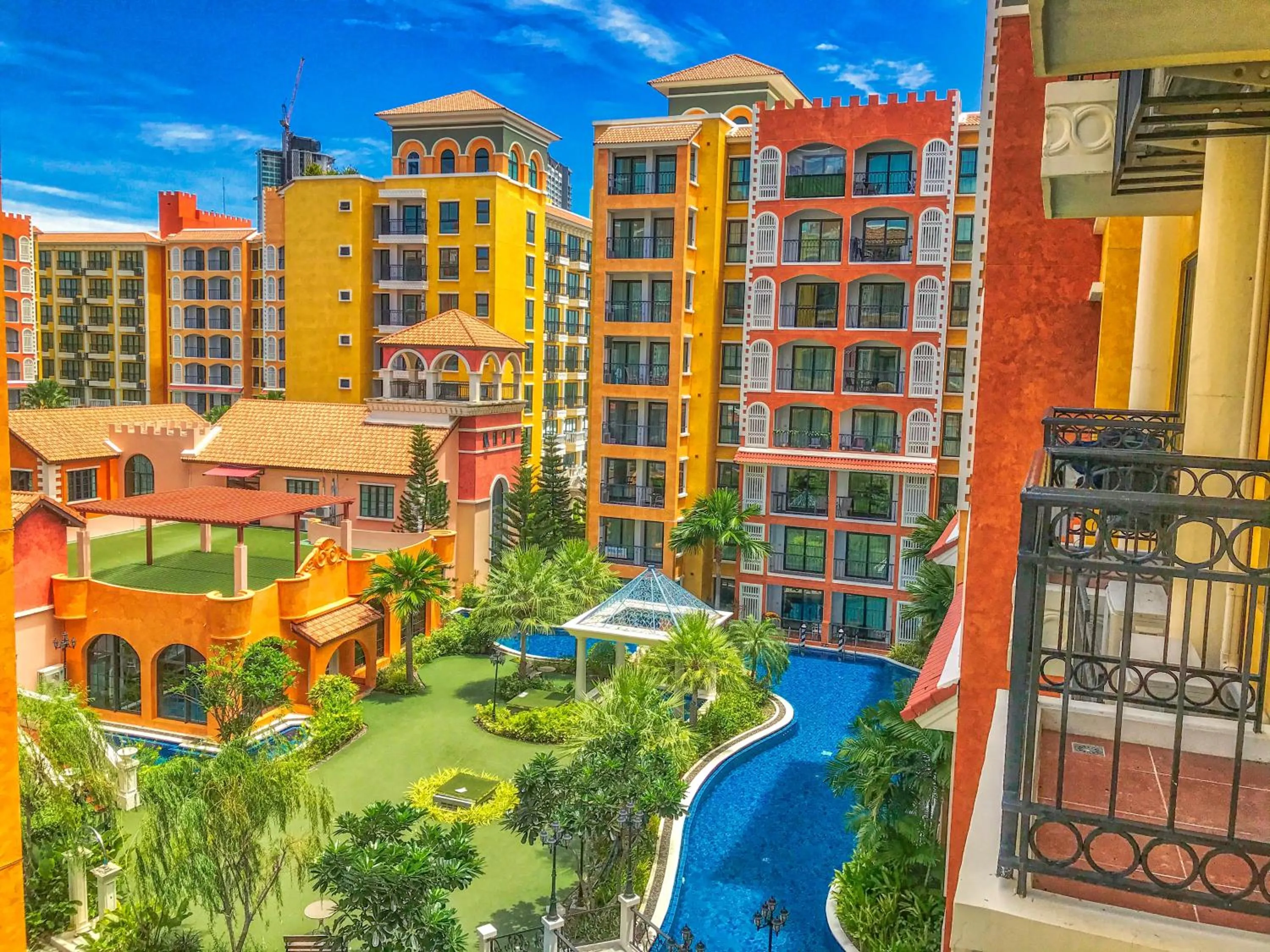 Pool view in Venetian Resort Pattaya