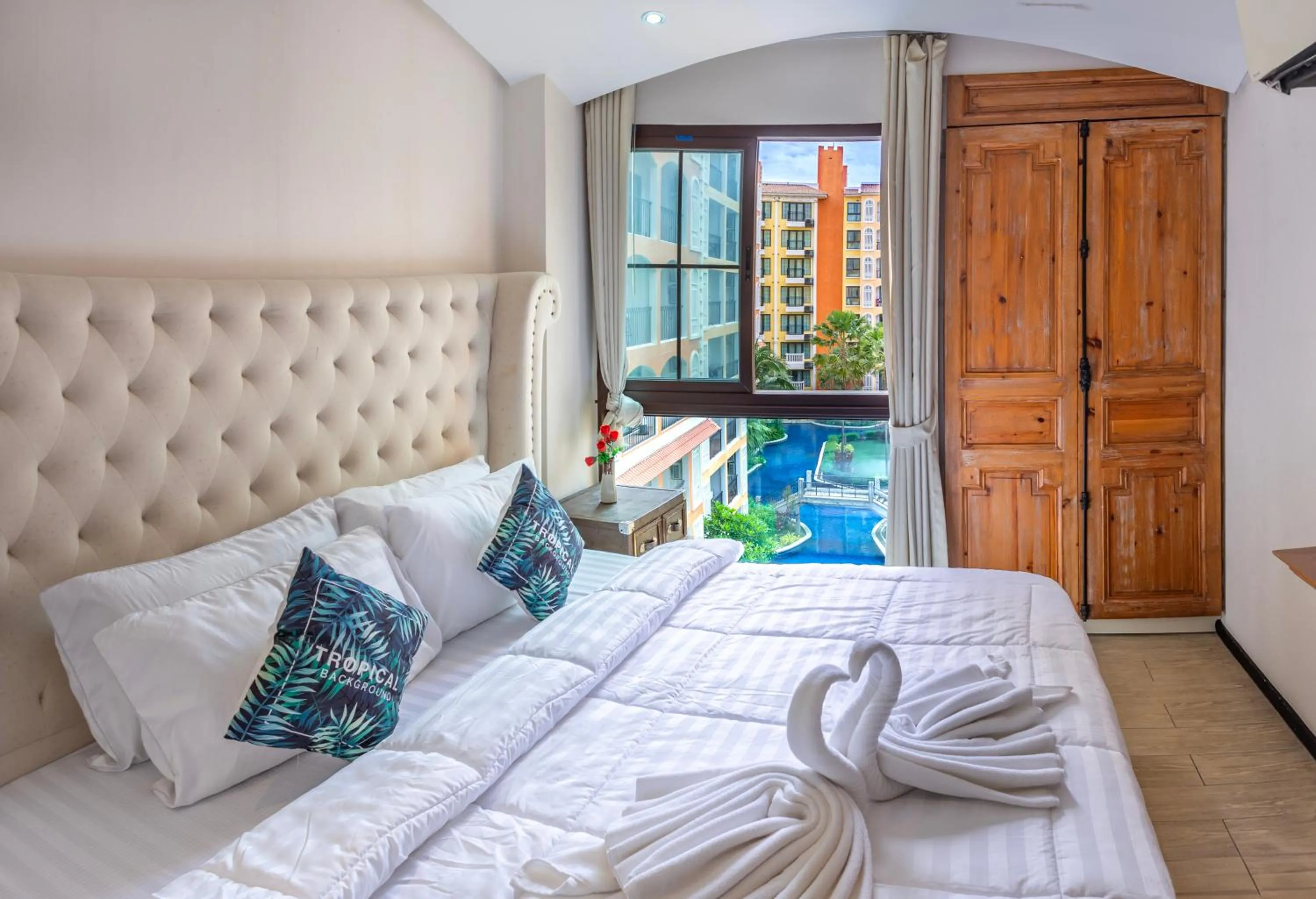 Bed in Venetian Resort Pattaya