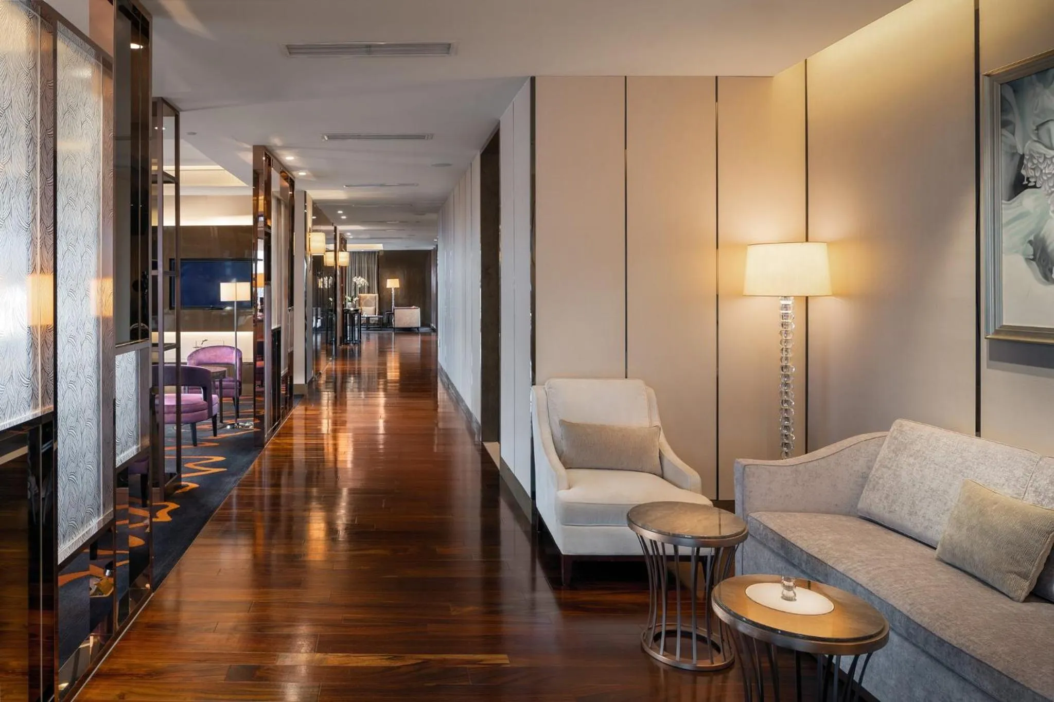 Lounge or bar in Vignette Collection Palm Springs Hotel Chengdu by IHG