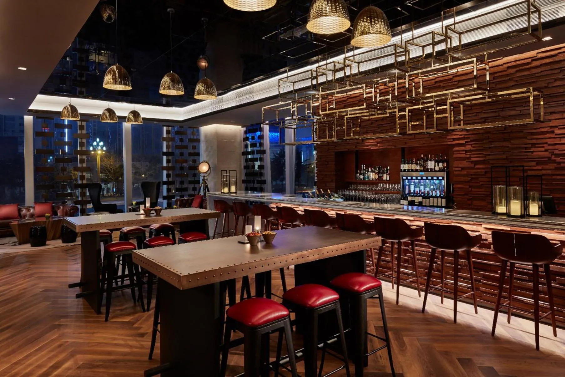 Lounge or bar in Vignette Collection Palm Springs Hotel Chengdu by IHG
