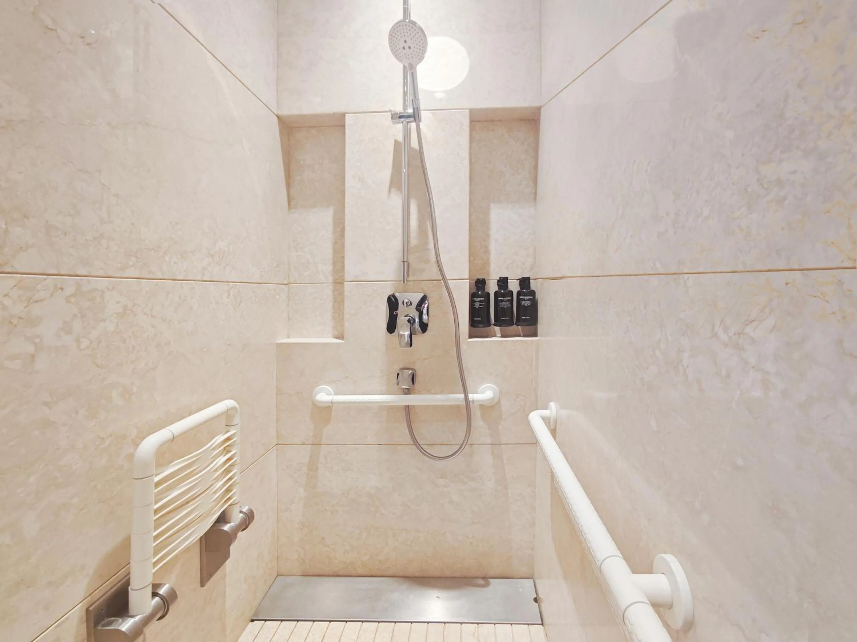 Bathroom in Fairmont Chengdu