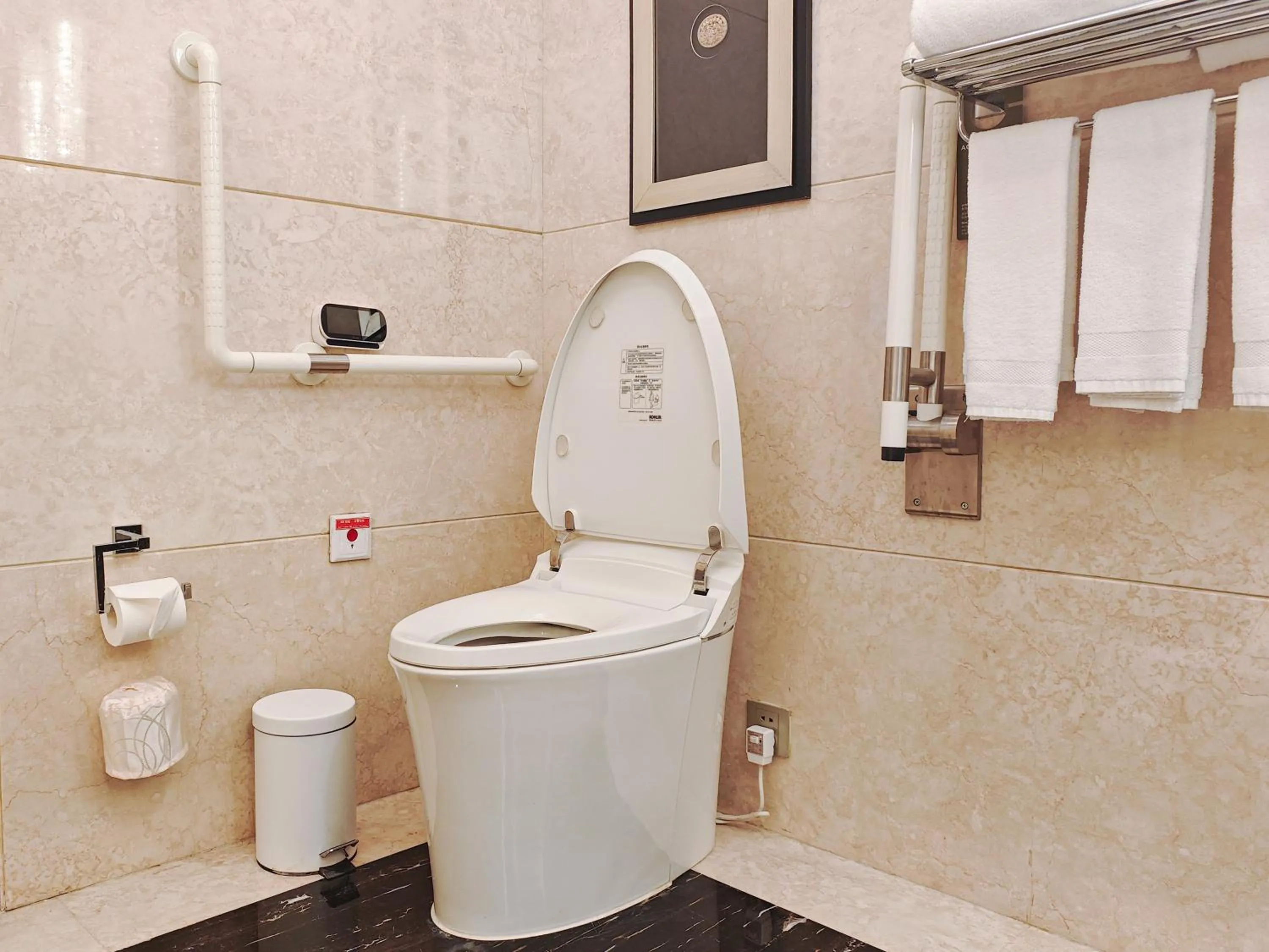 Toilet in Fairmont Chengdu