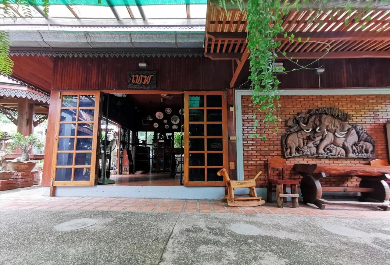 Day in Baanthep Antique Homestay