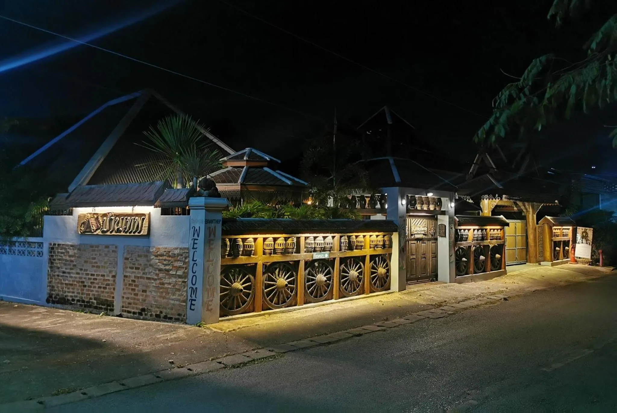 Property building in Baanthep Antique Homestay