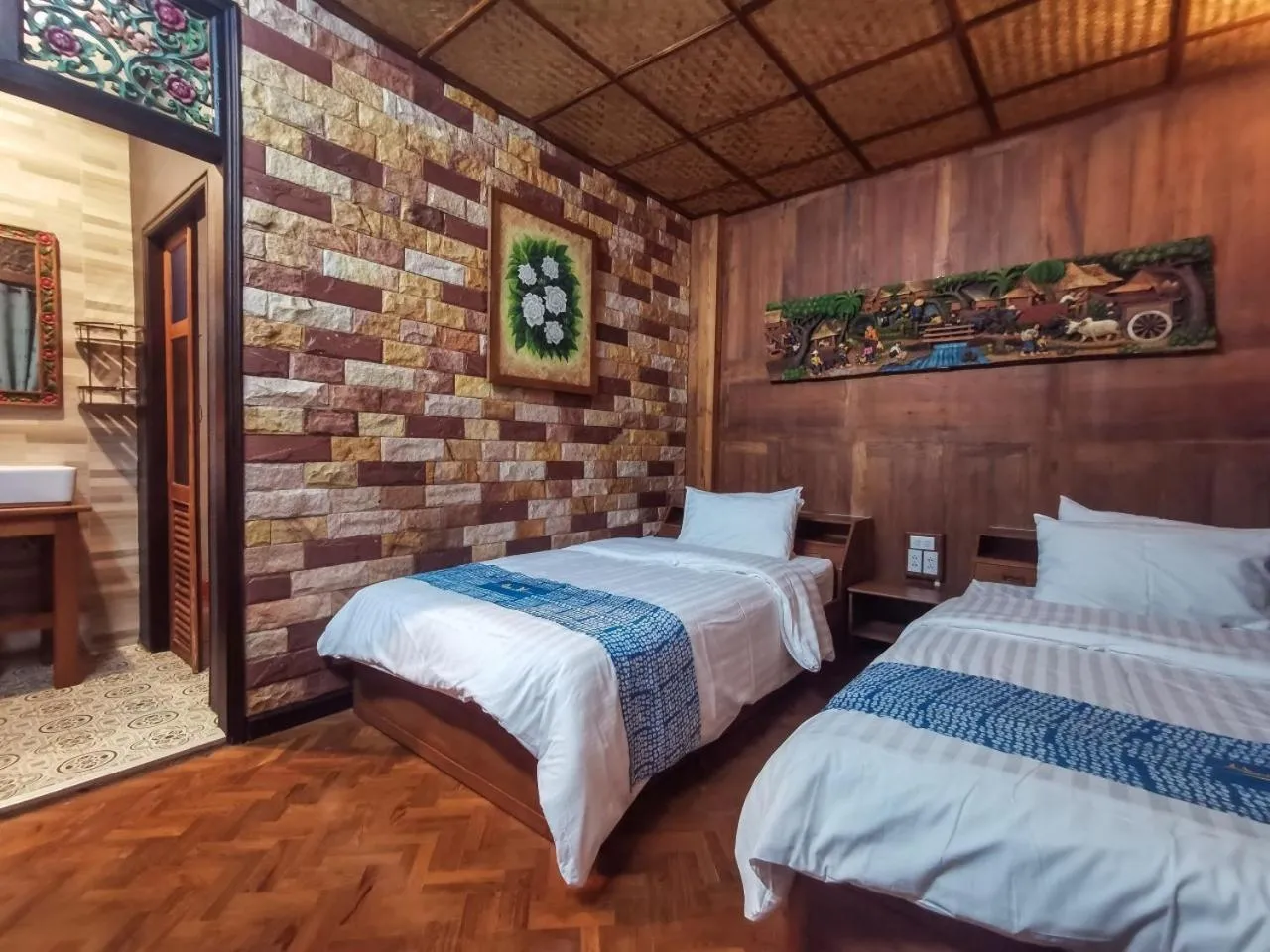 Bed in Baanthep Antique Homestay
