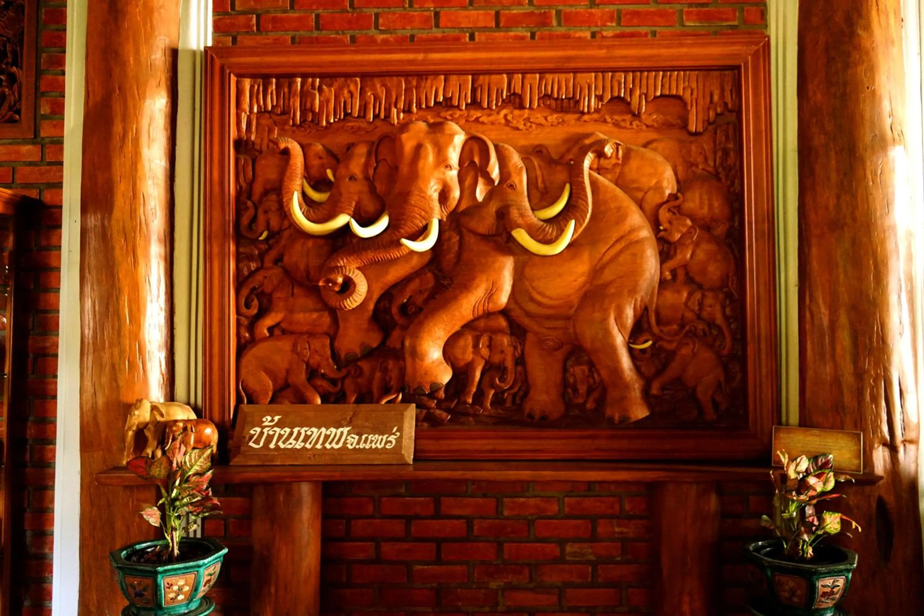 Decorative detail in Baanthep Antique Homestay