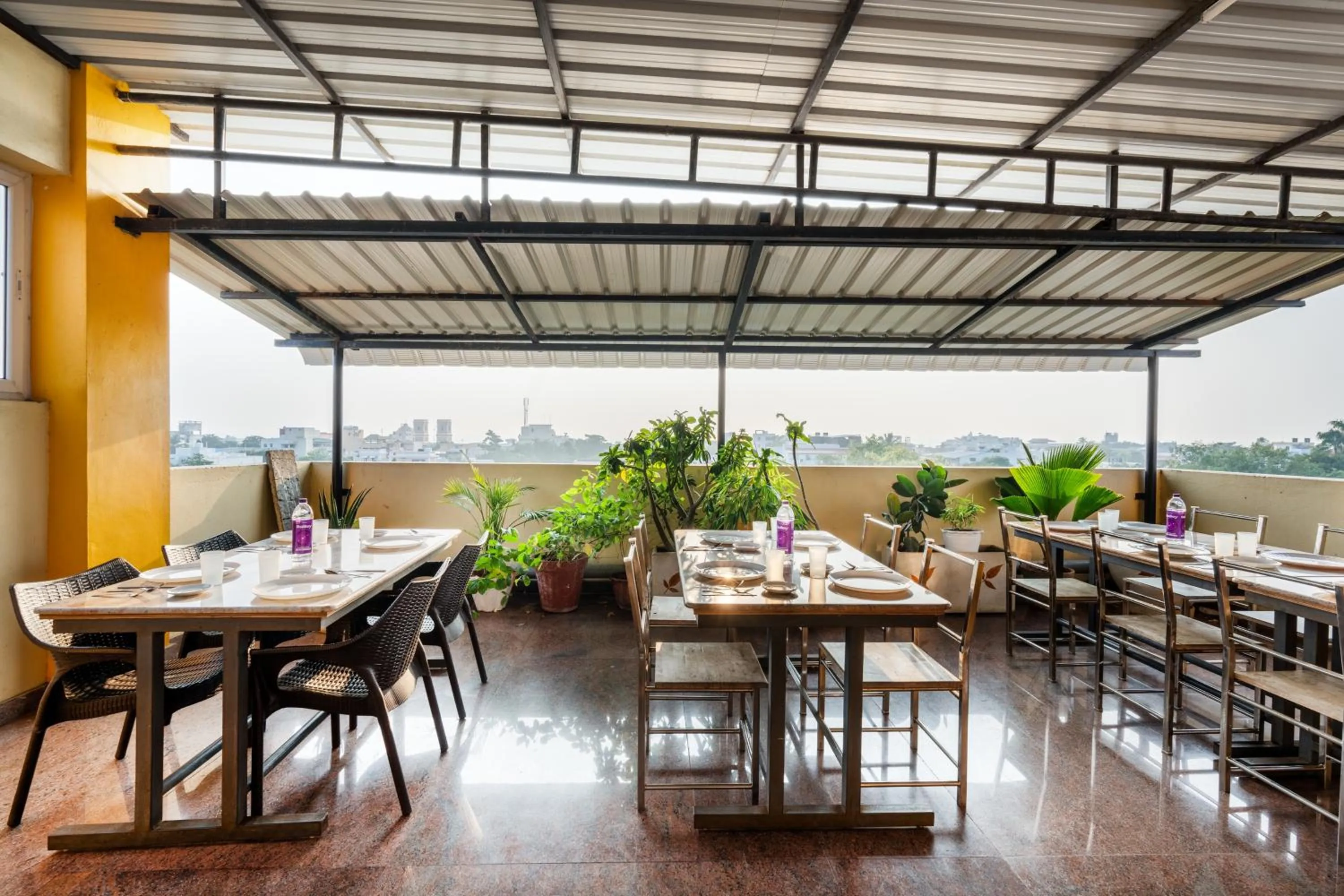 Restaurant/places to eat in Treebo Grace Inn, 3 Min Walk From Promenade Beach