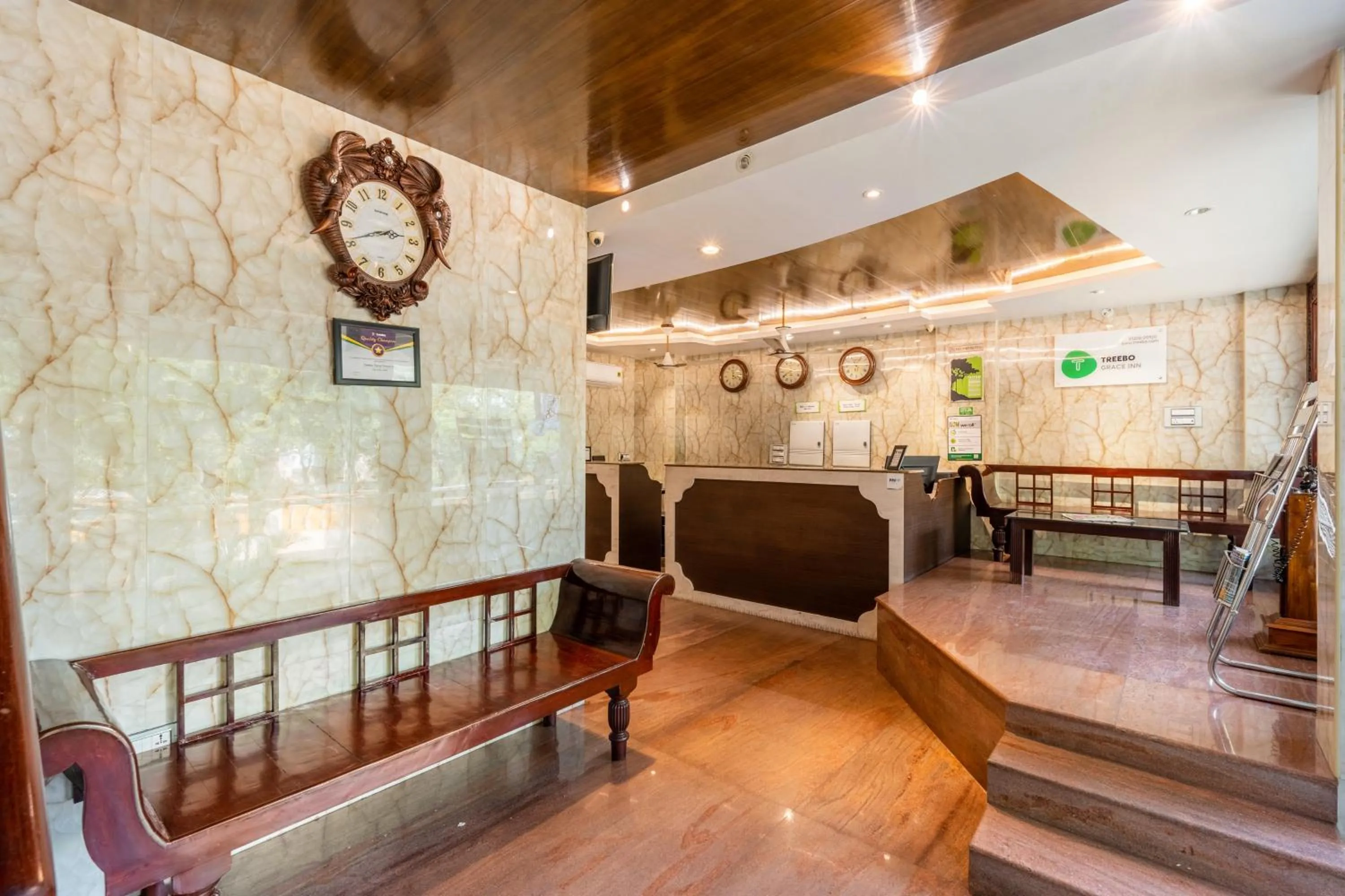 Lobby or reception in Treebo Grace Inn, 3 Min Walk From Promenade Beach