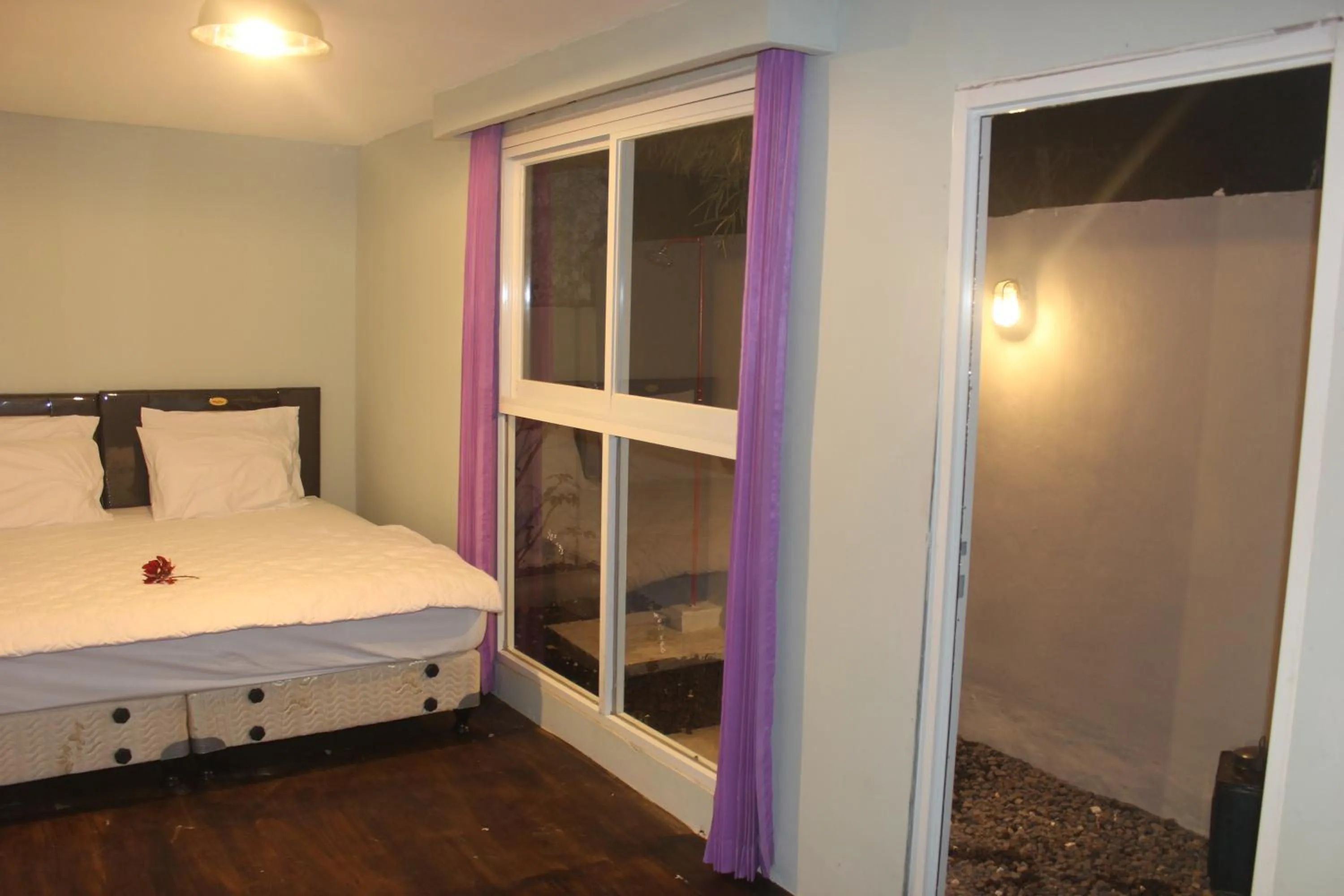 Bedroom, Bed in Kubu Container