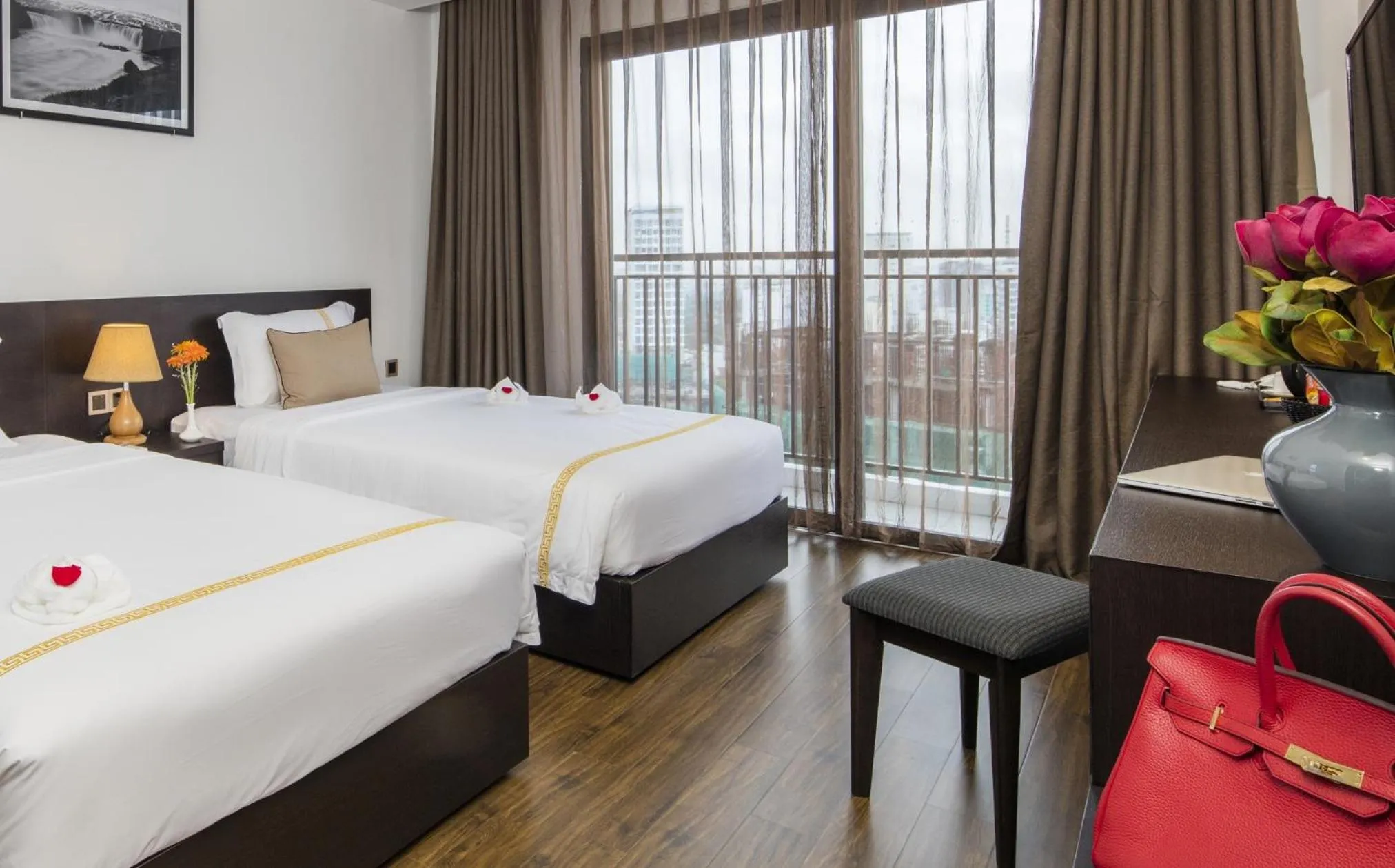 Photo of the whole room, Bed in La Sera Hotel