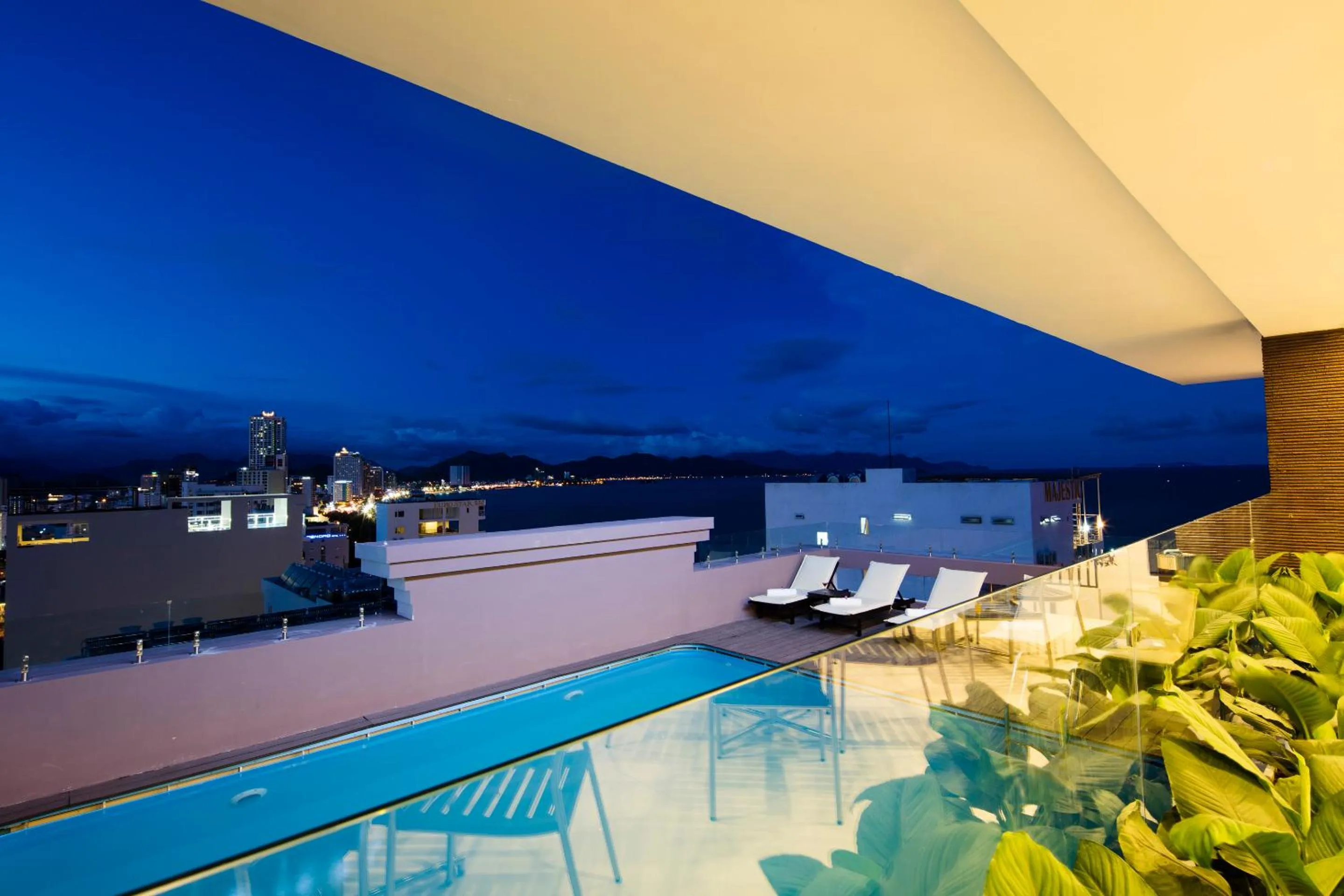 Lounge or bar in Meriton Hotel Nha Trang