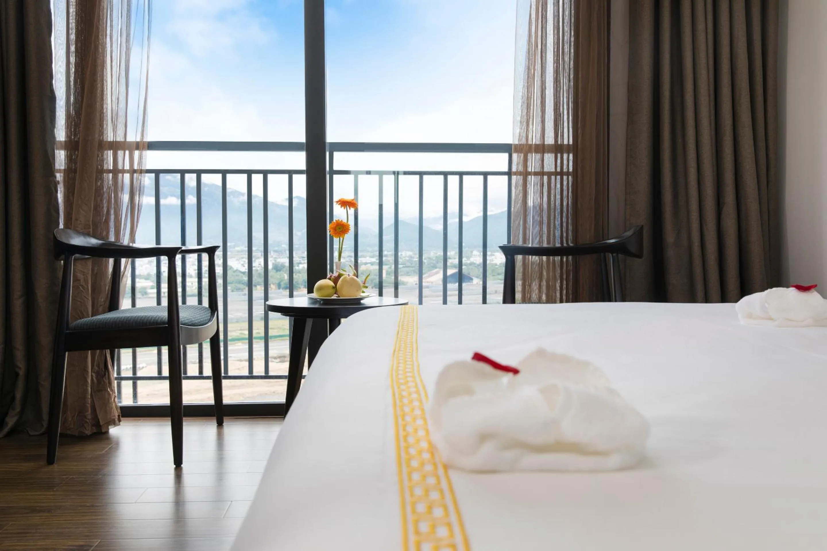 View (from property/room), Bed in La Sera Hotel