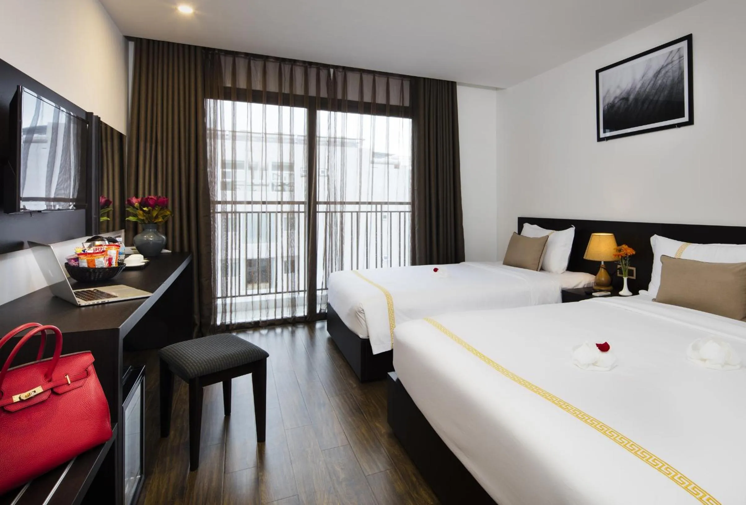 Photo of the whole room, Bed in La Sera Hotel