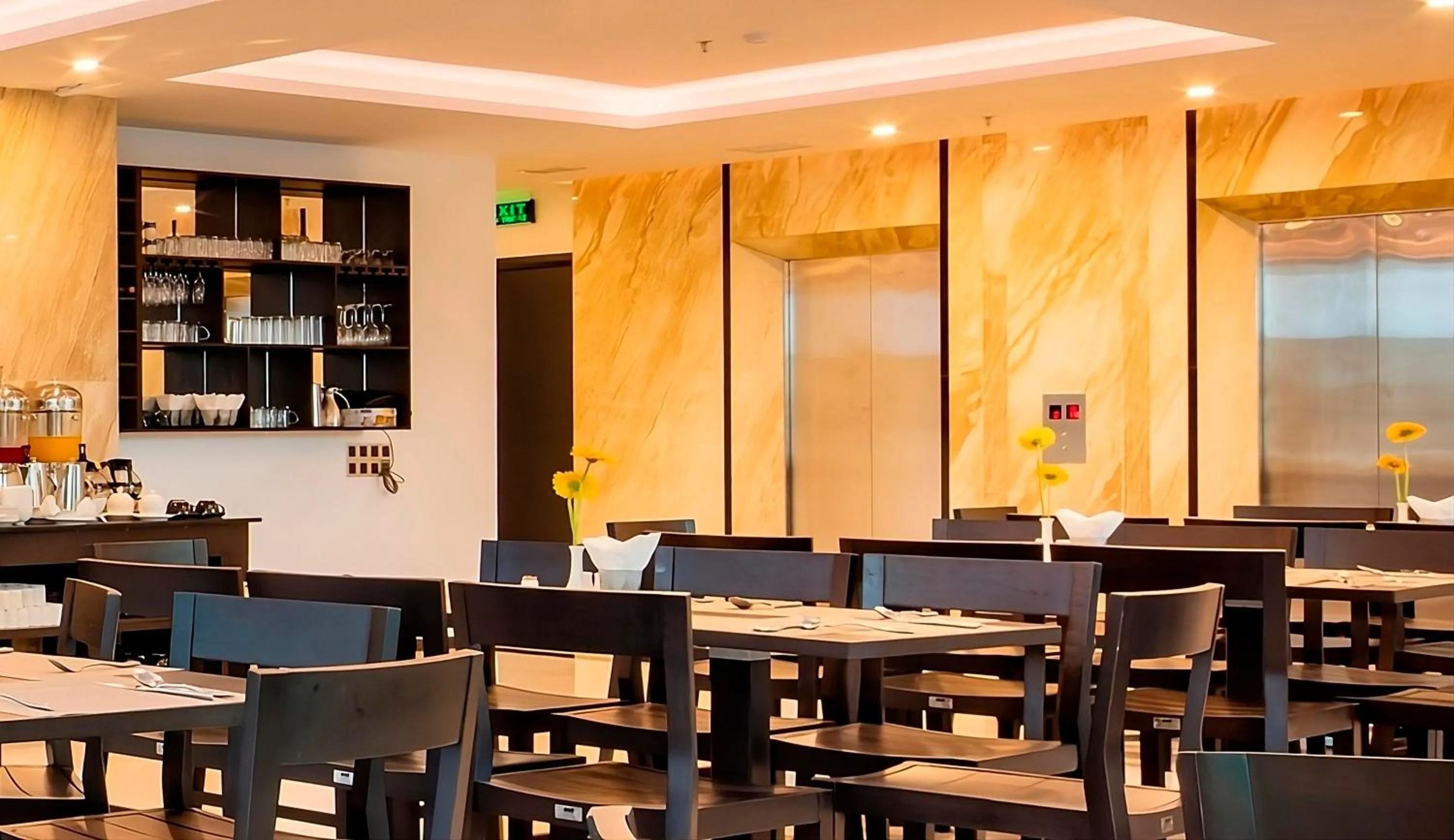 Restaurant/places to eat in Meriton Hotel Nha Trang