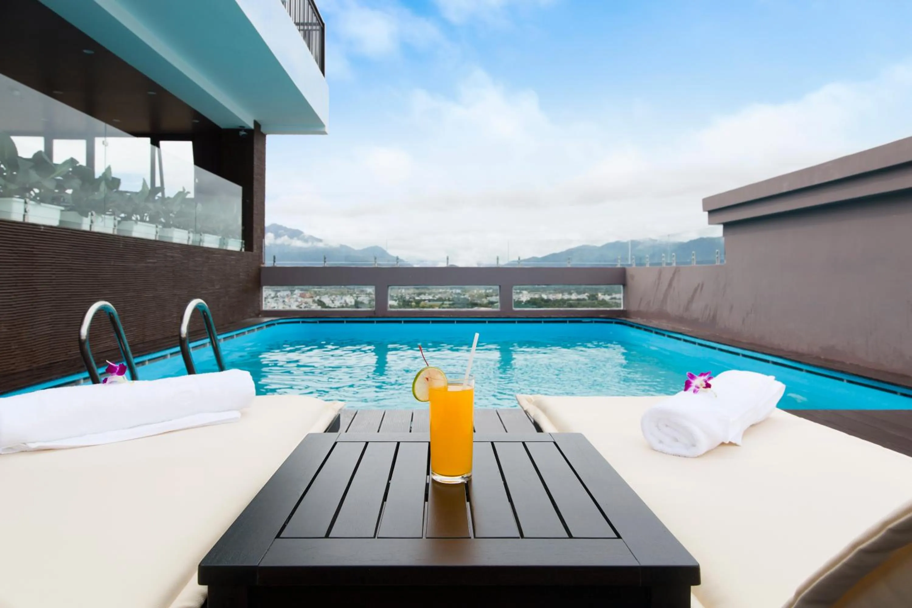 Swimming pool in Meriton Hotel Nha Trang