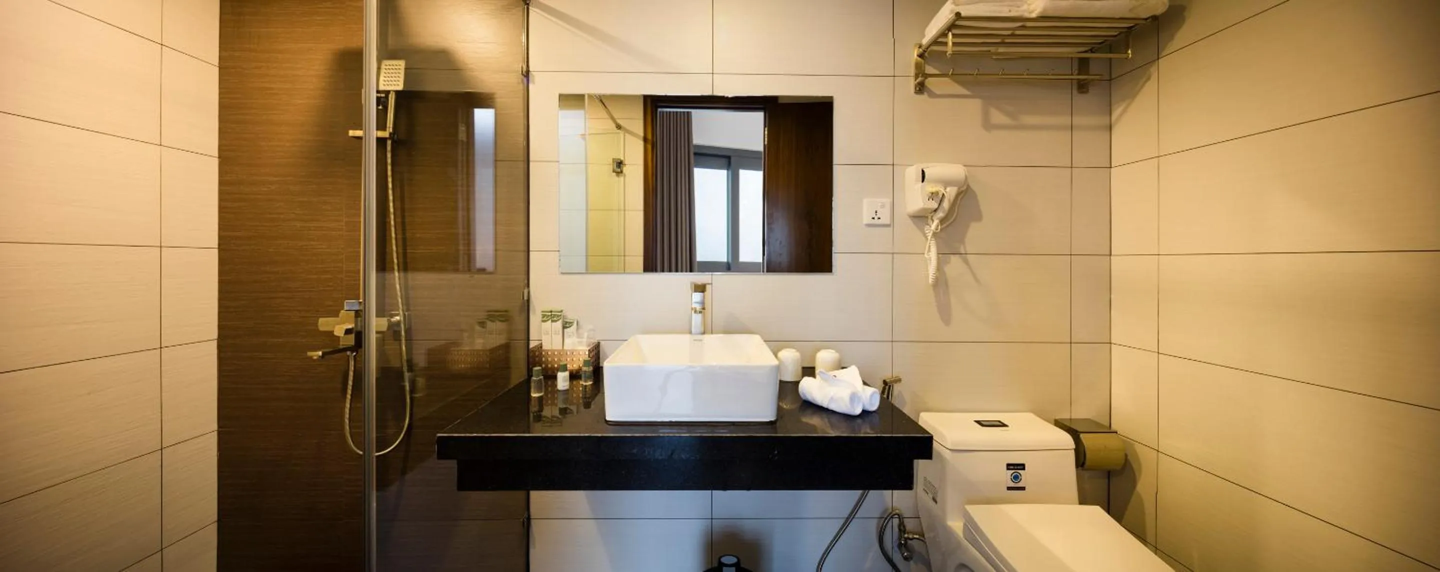 Shower in Meriton Hotel Nha Trang