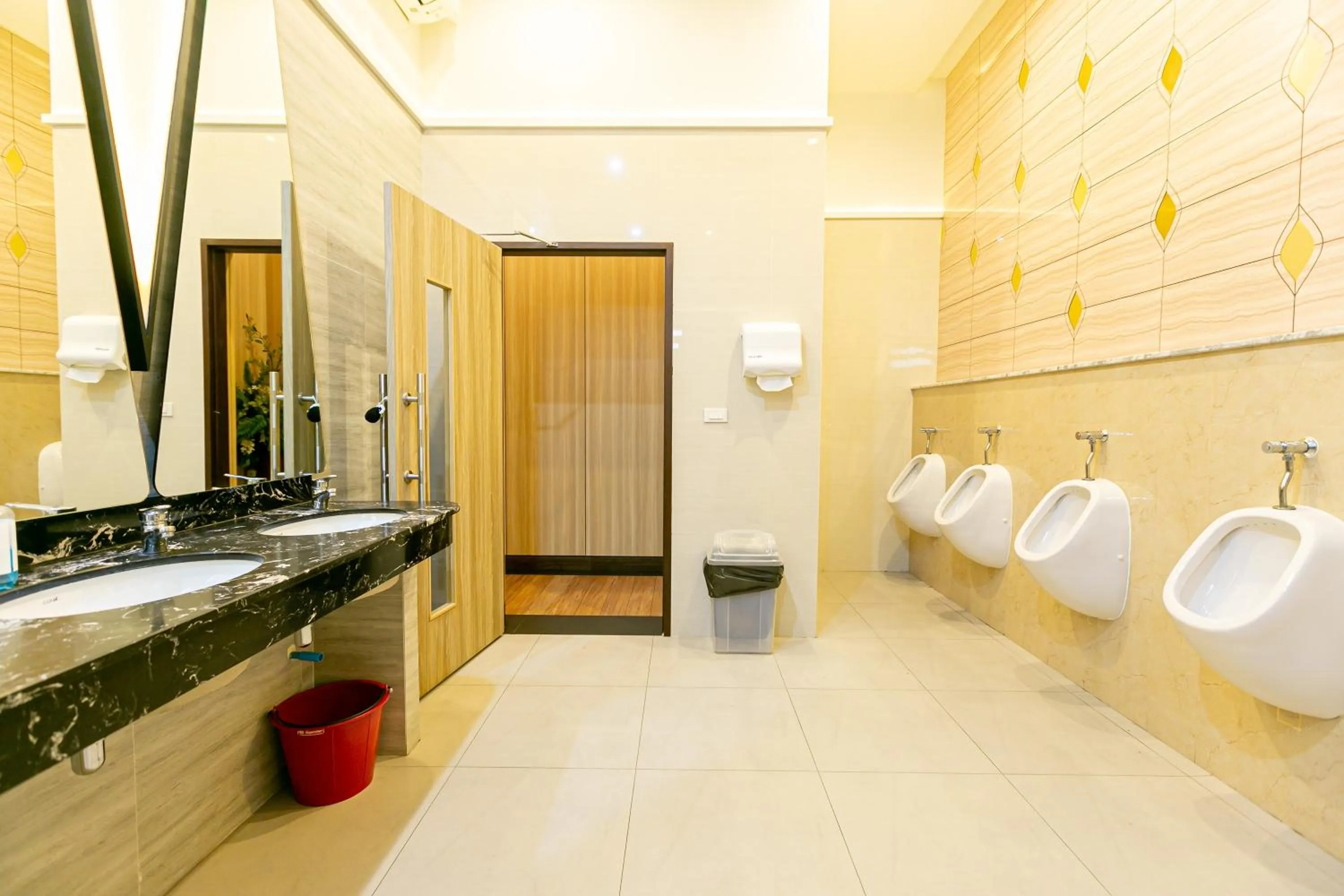 Bathroom in Grand Ratchapruek Hotel