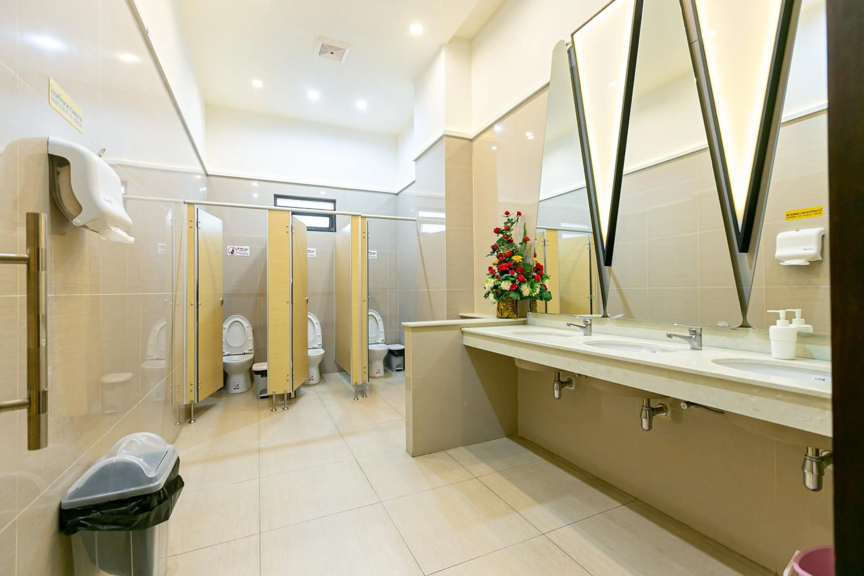 Bathroom in Grand Ratchapruek Hotel