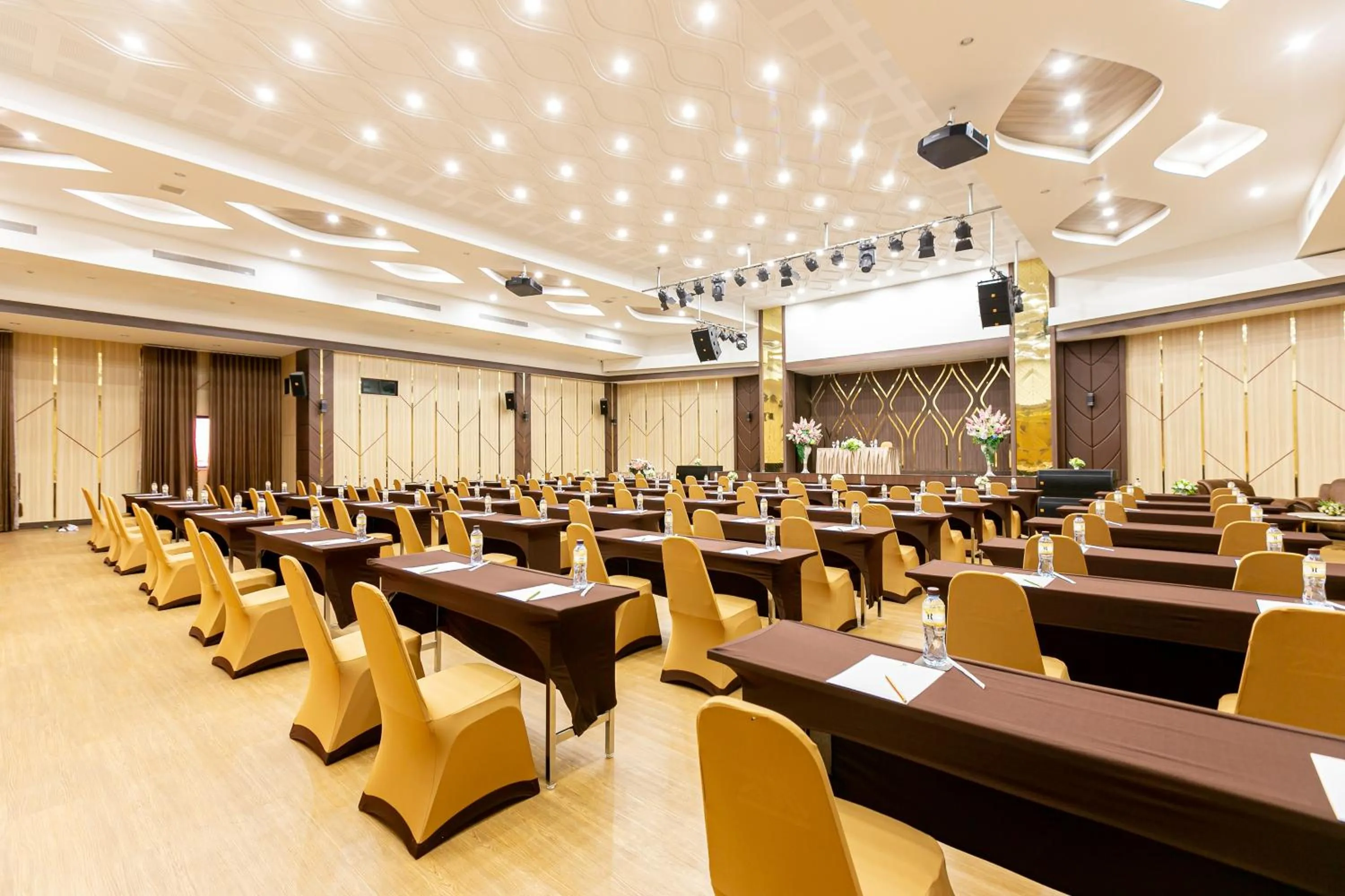 Meeting/conference room in Grand Ratchapruek Hotel