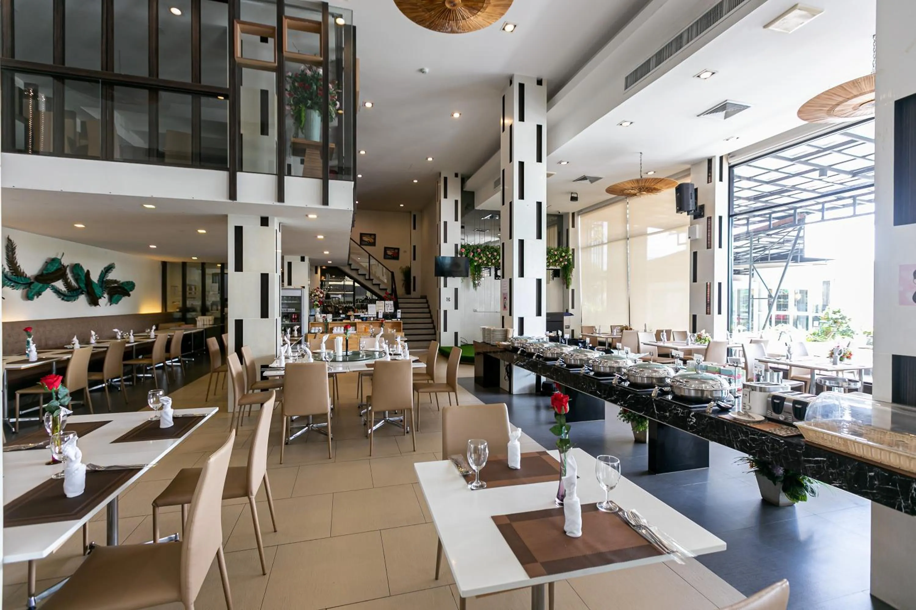 Restaurant/places to eat in Grand Ratchapruek Hotel