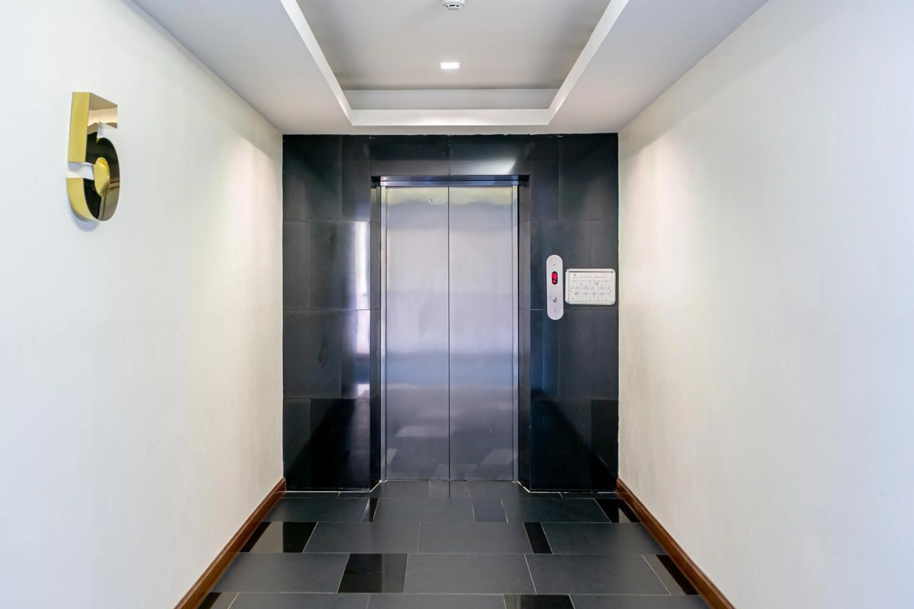 elevator in Grand Ratchapruek Hotel