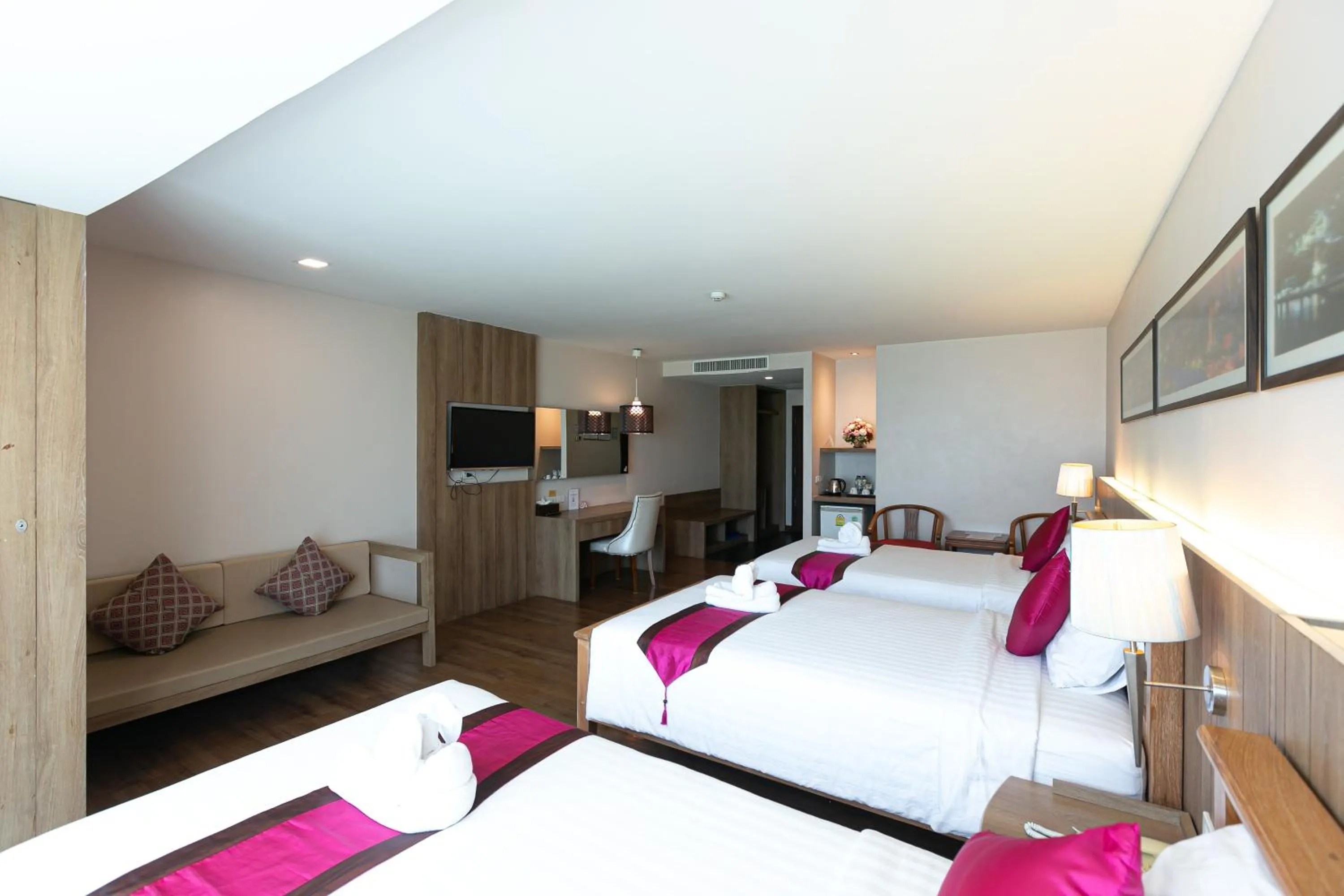 Bed in Grand Ratchapruek Hotel