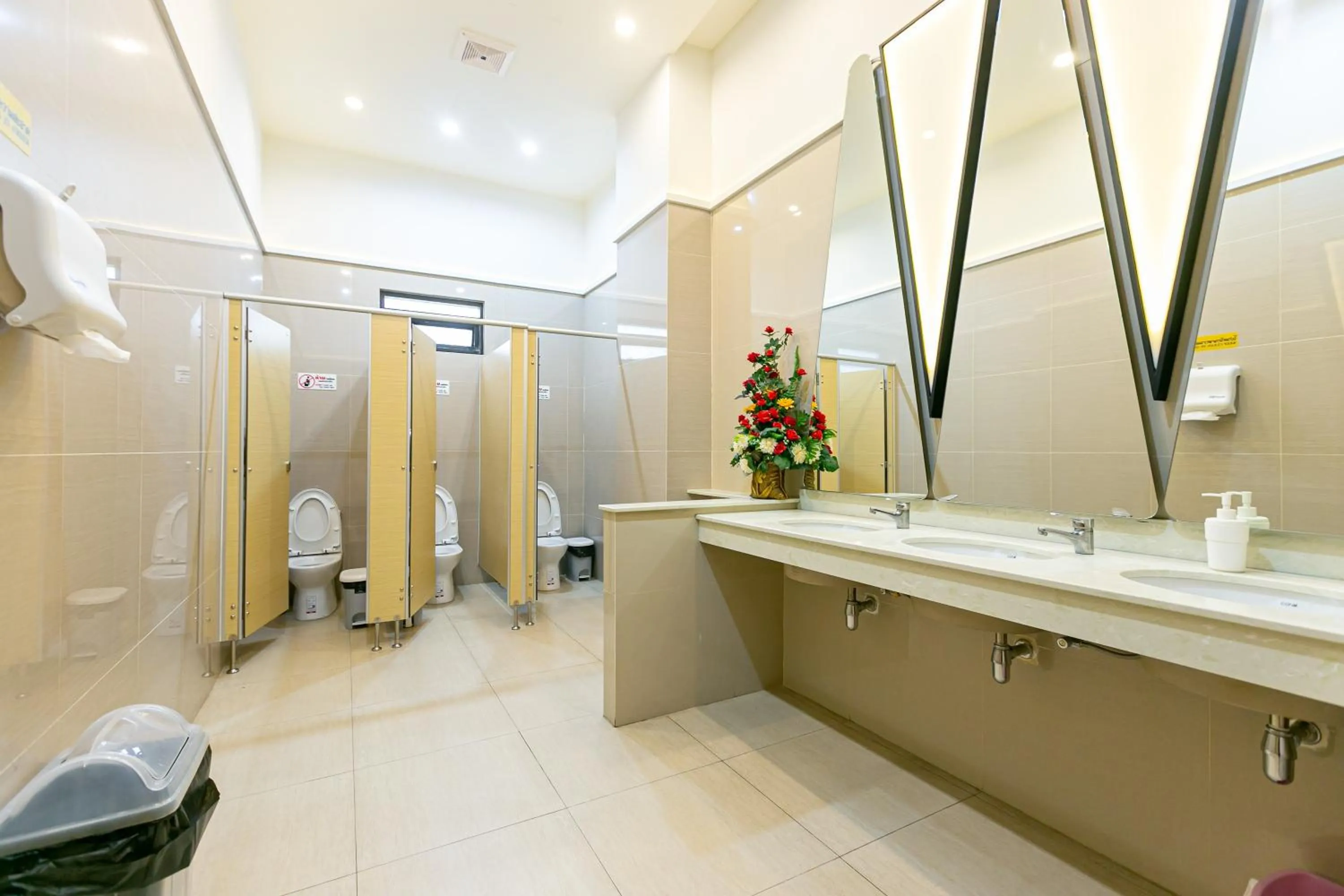 Bathroom in Grand Ratchapruek Hotel