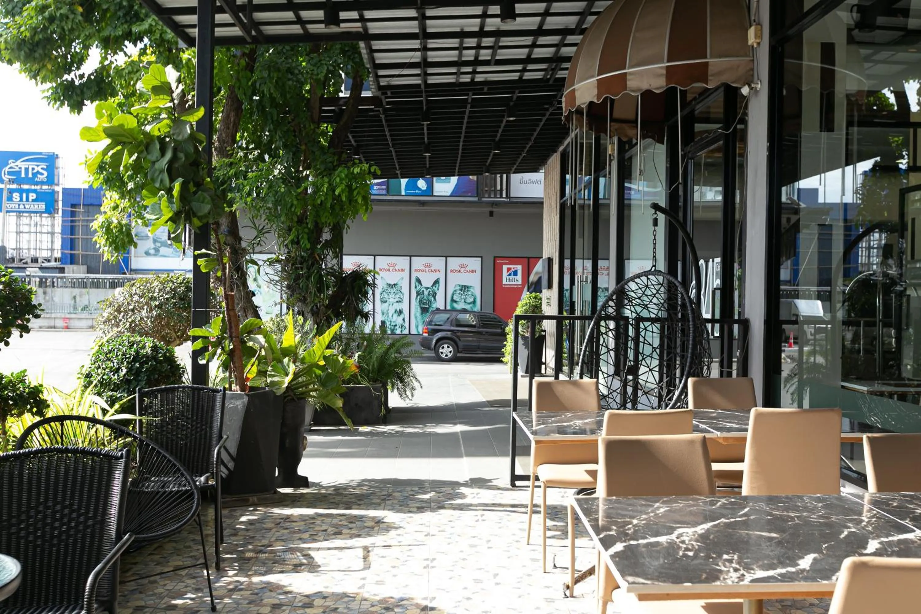 Seating area in Grand Ratchapruek Hotel