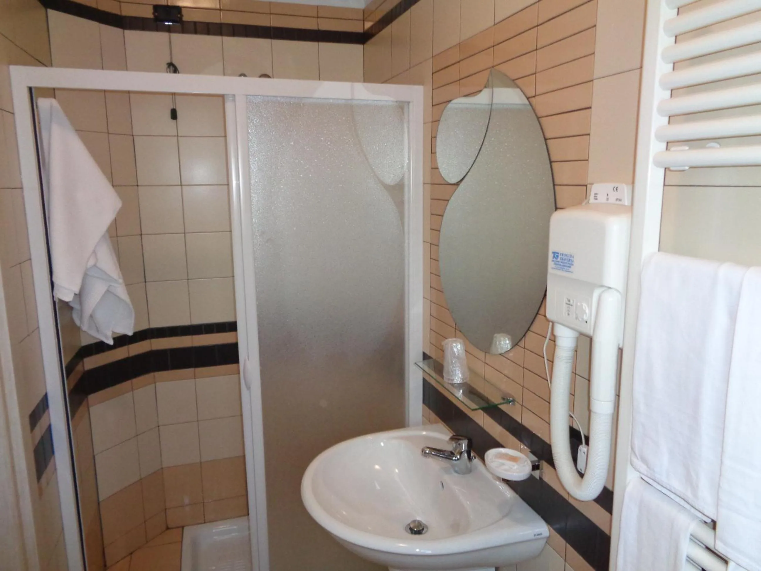 Bathroom in Hotel Airone