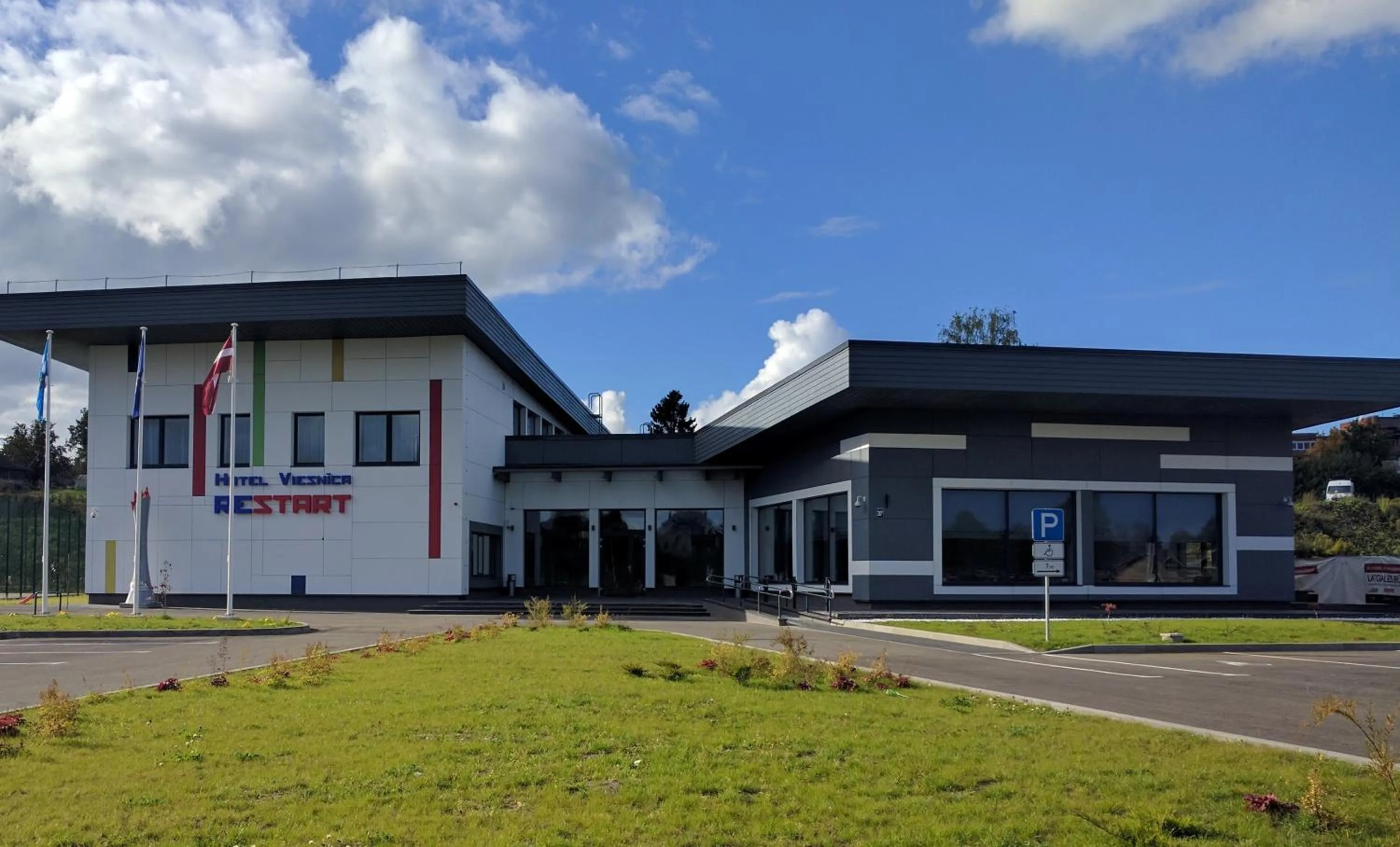 Facade/entrance in Restart