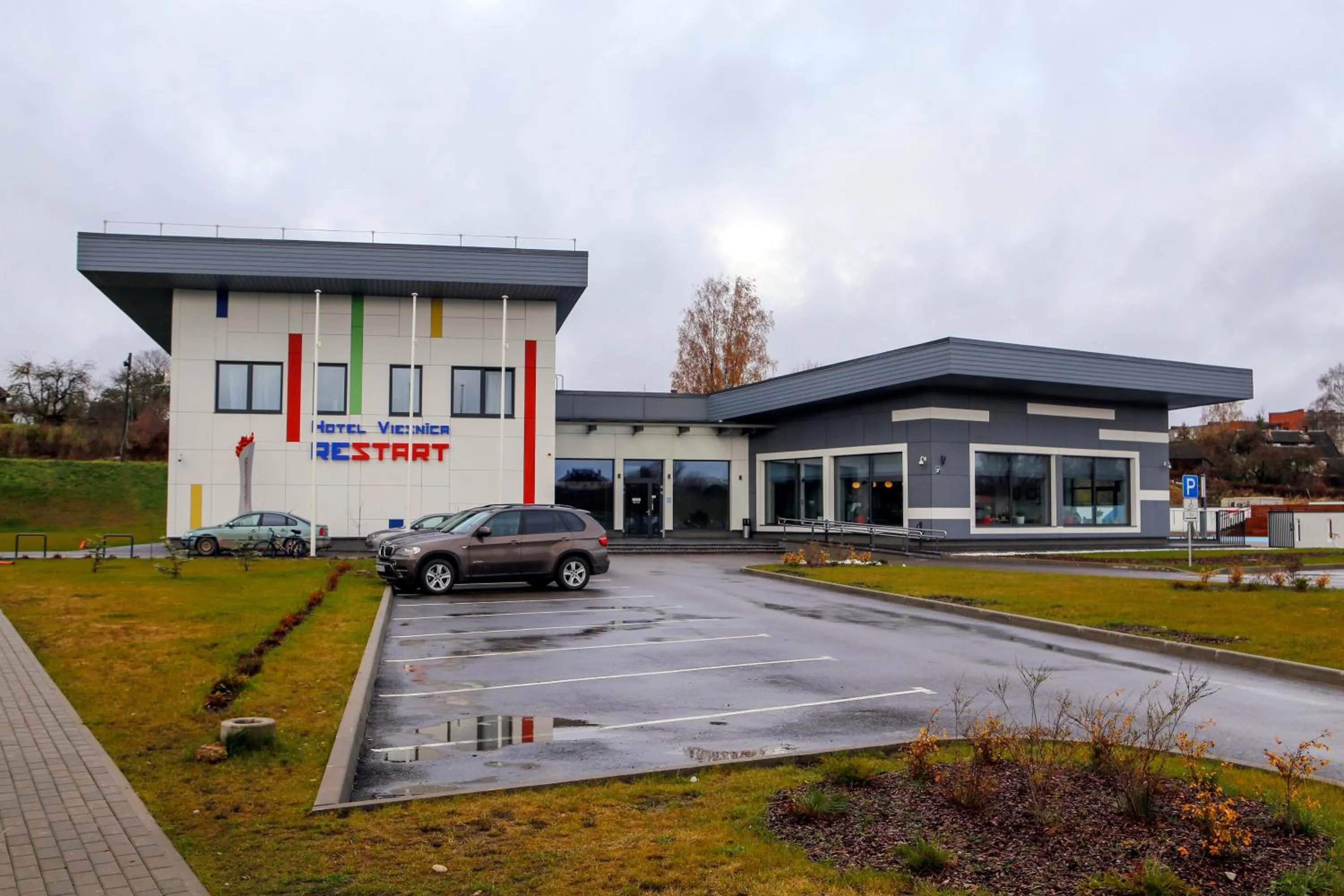 Facade/entrance in Restart