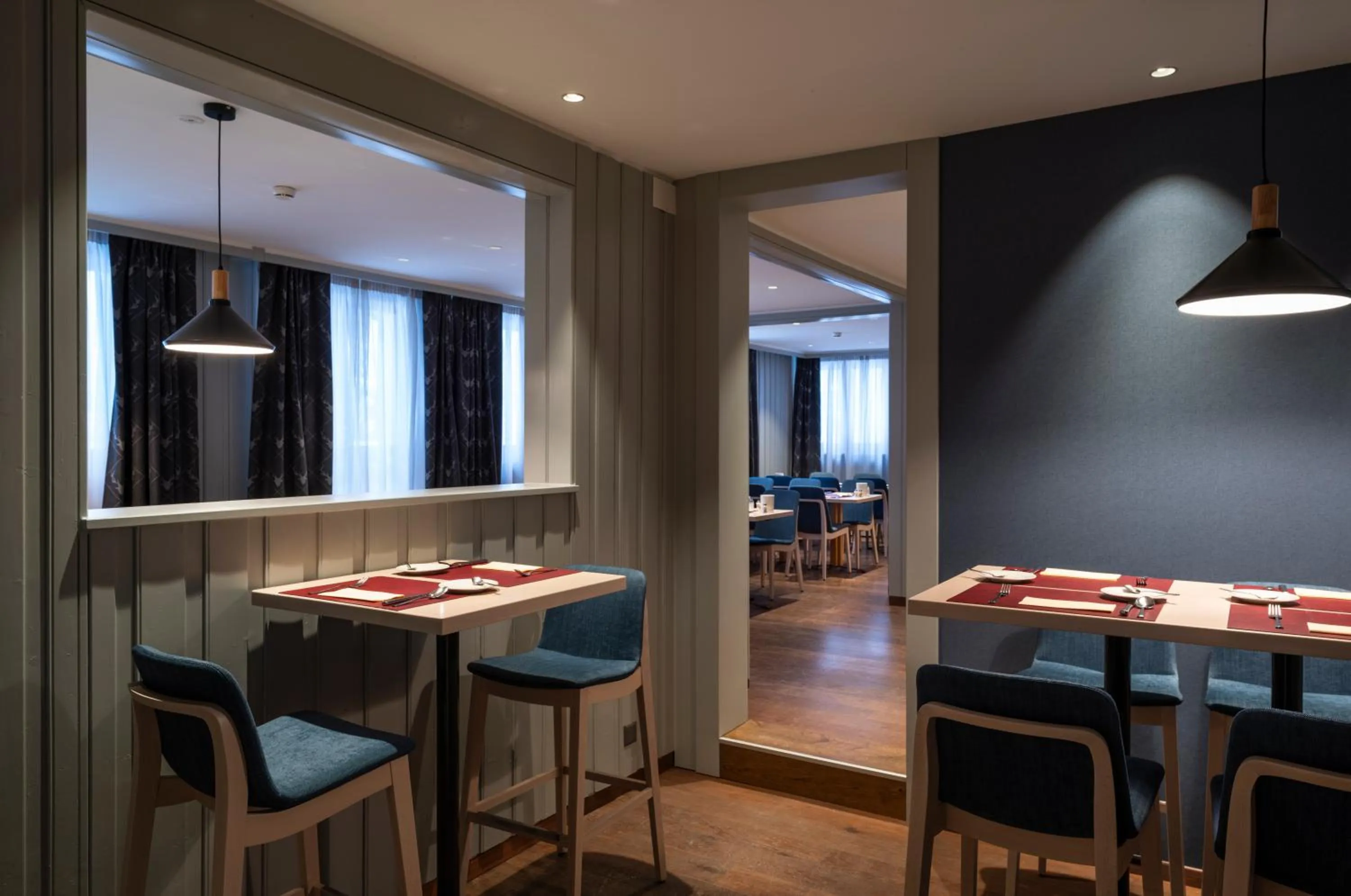 Restaurant/places to eat in Hotel Continental